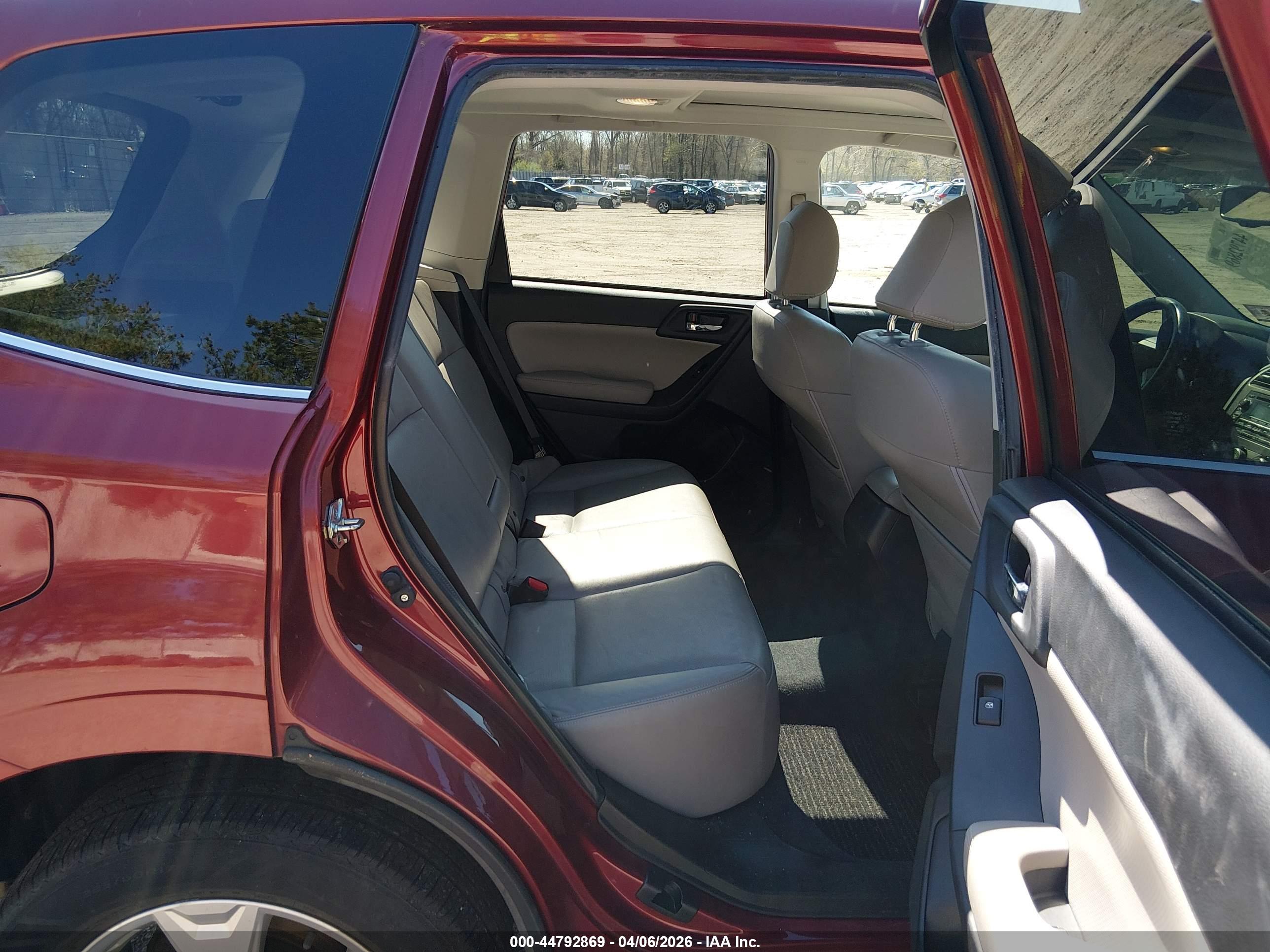 SUBARU FORESTER image 8