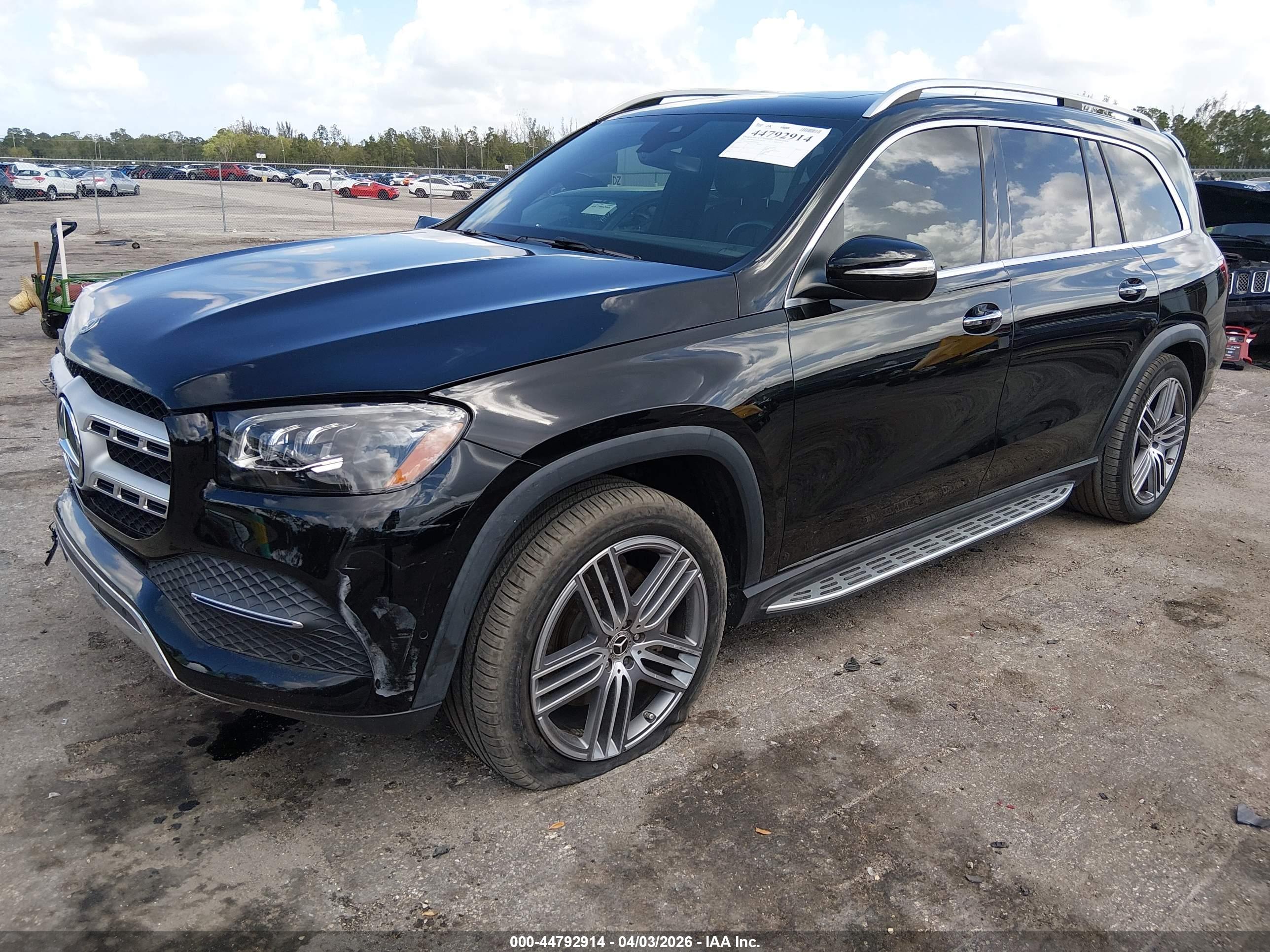 MERCEDES-BENZ GLS image 2