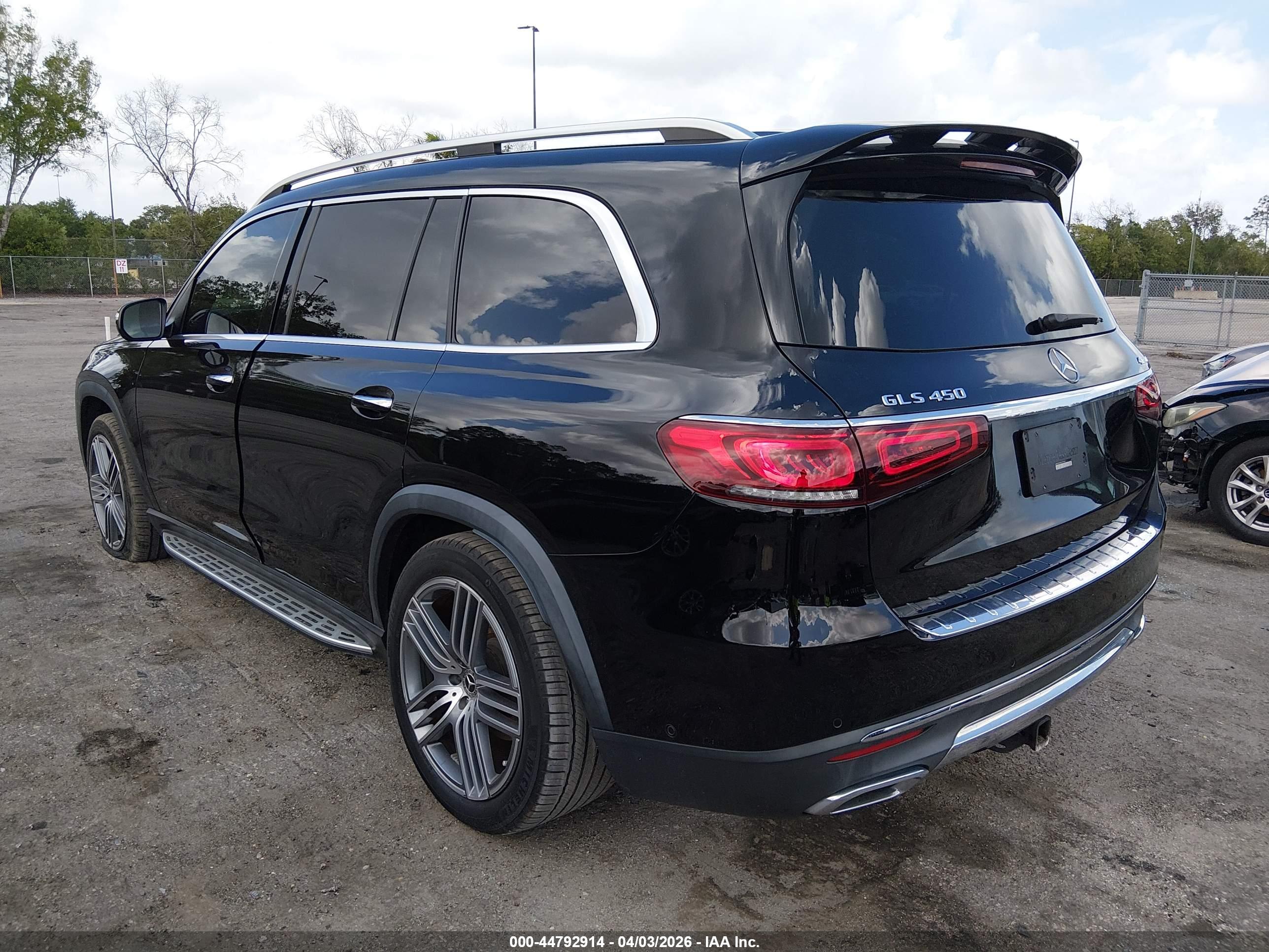 MERCEDES-BENZ GLS image 3