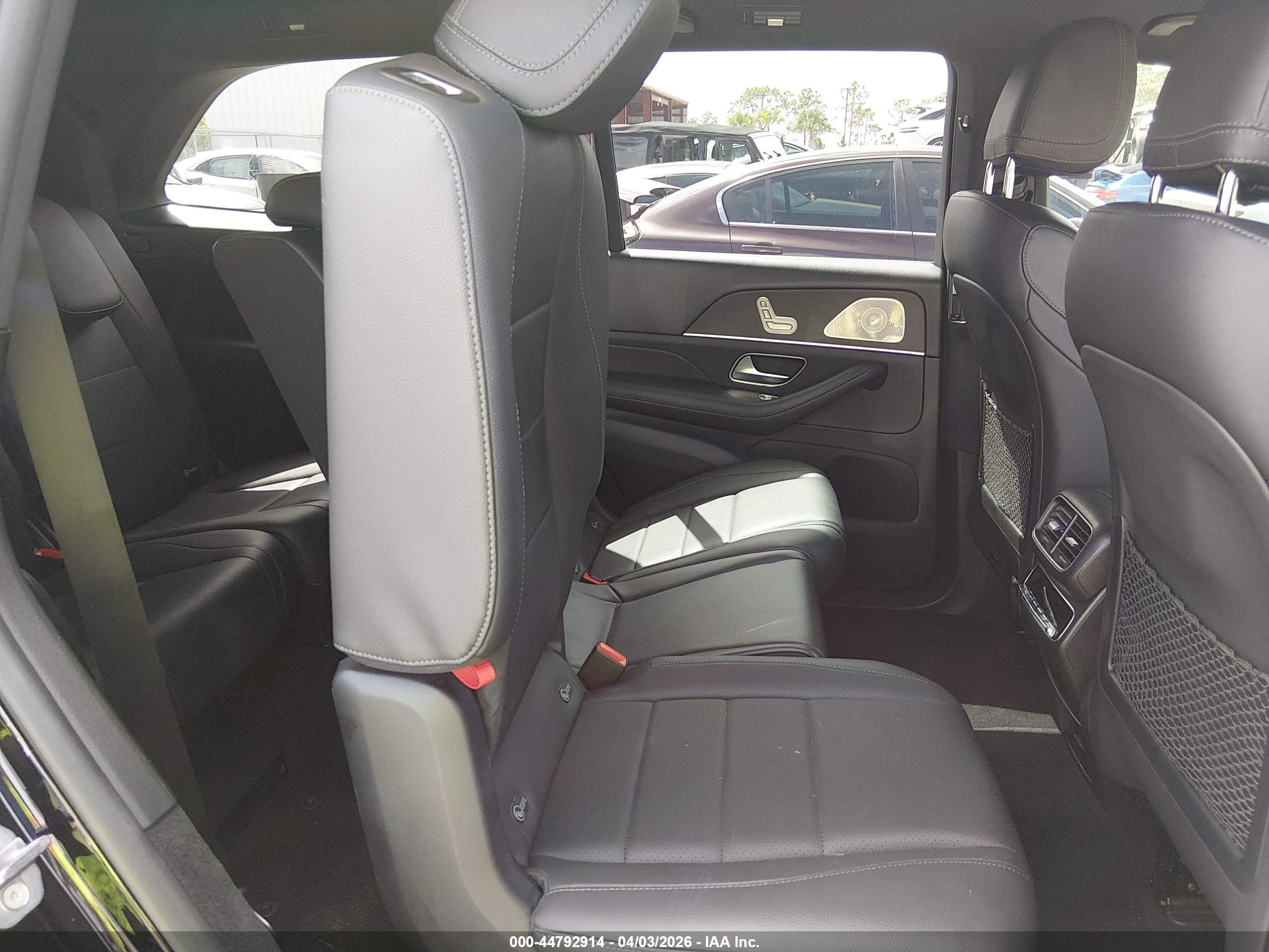 MERCEDES-BENZ GLS image 8