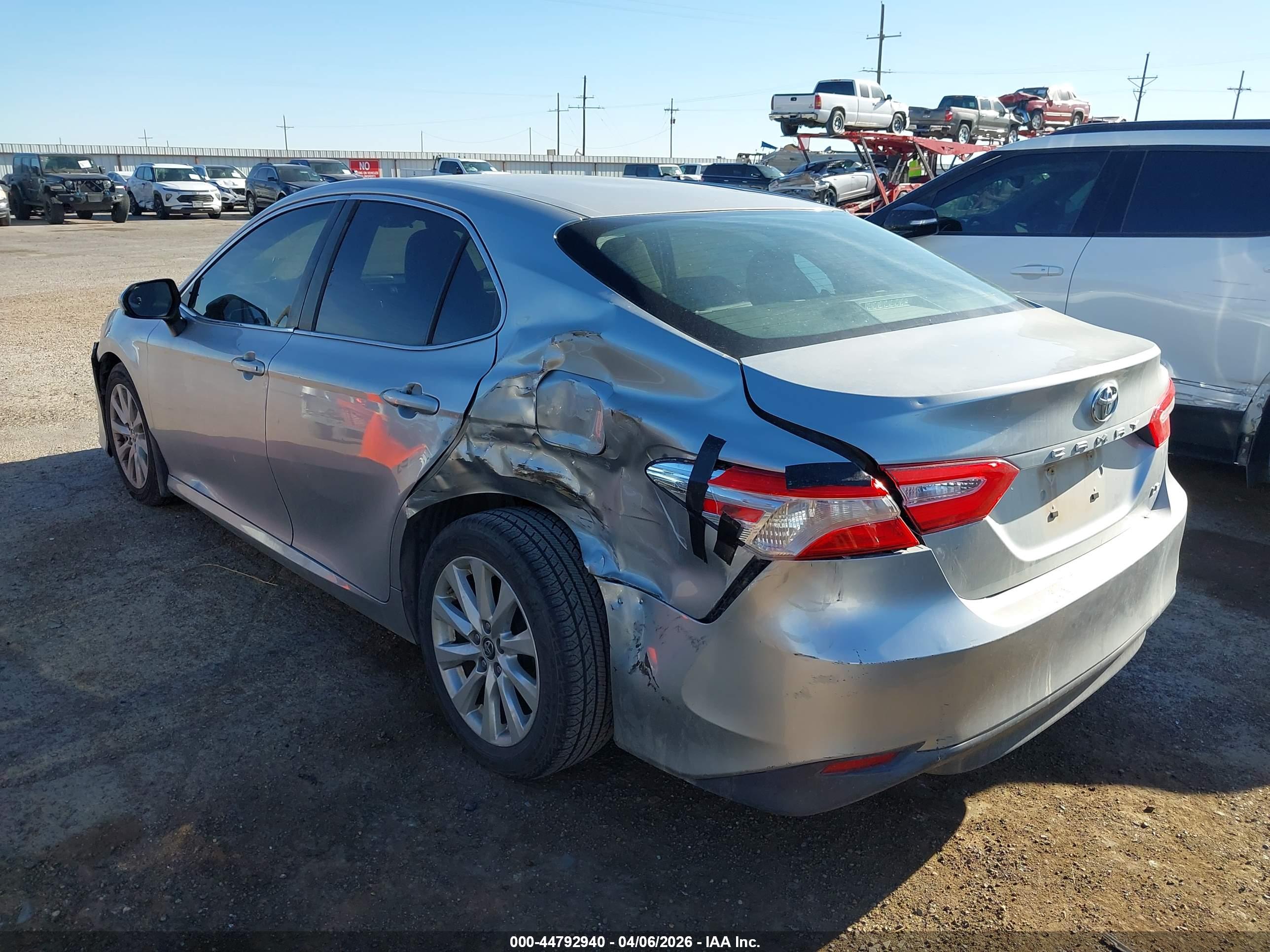 TOYOTA CAMRY image 3