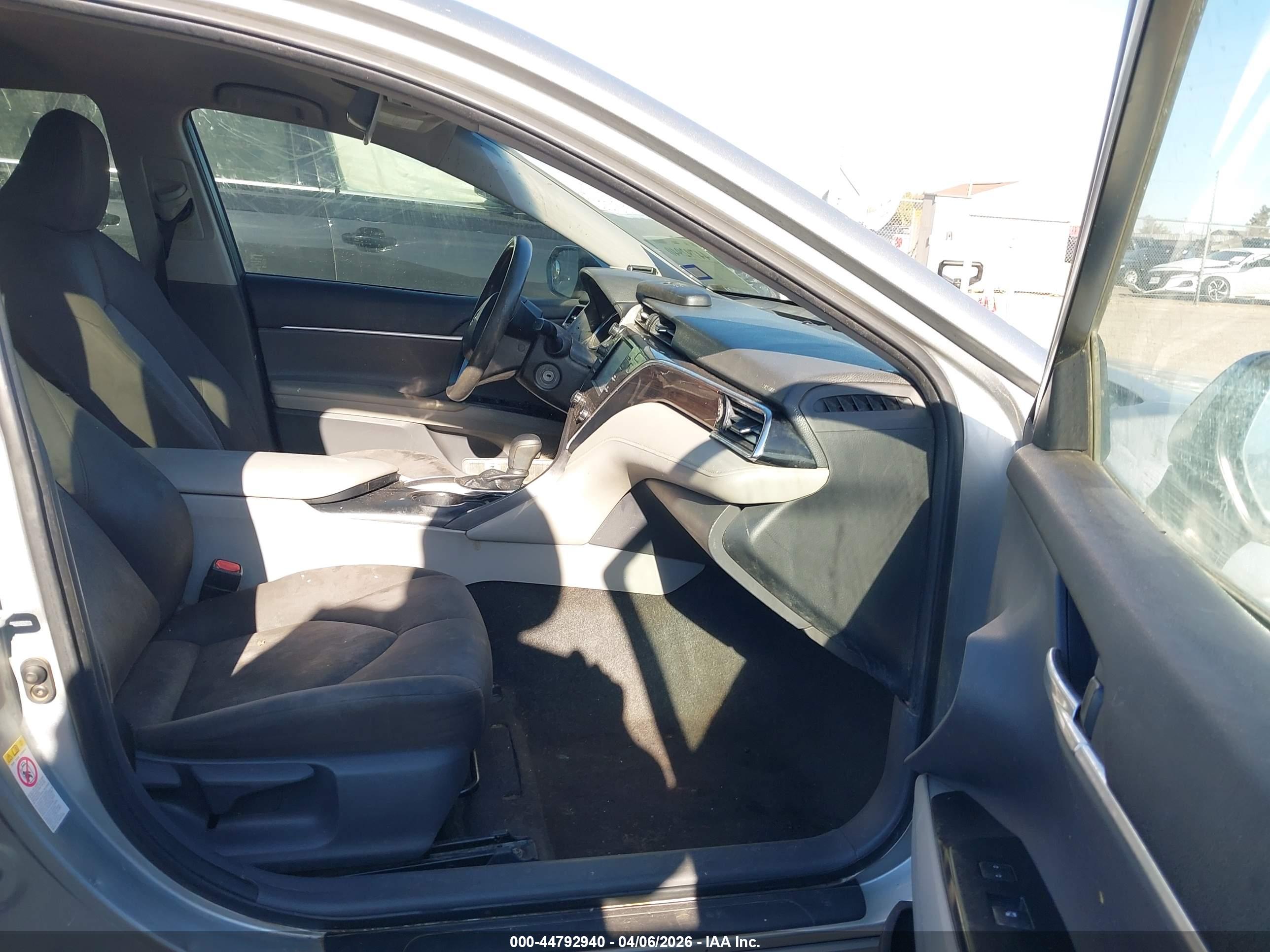 TOYOTA CAMRY image 5