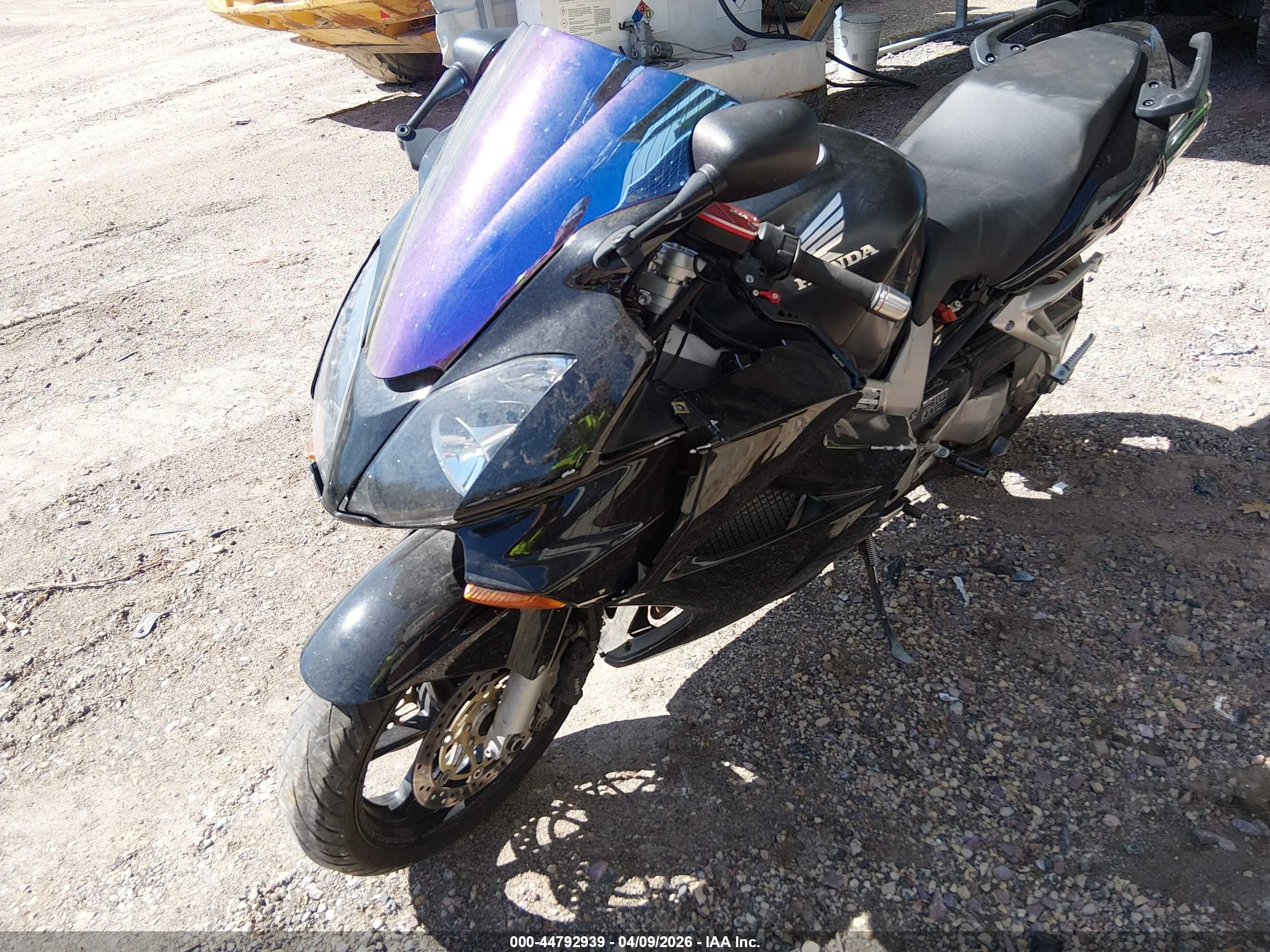 HONDA VFR800 image 2