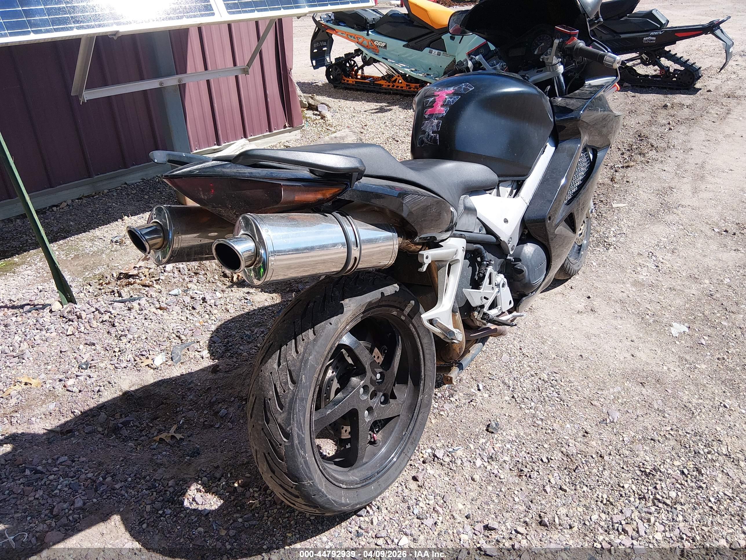 HONDA VFR800 image 4