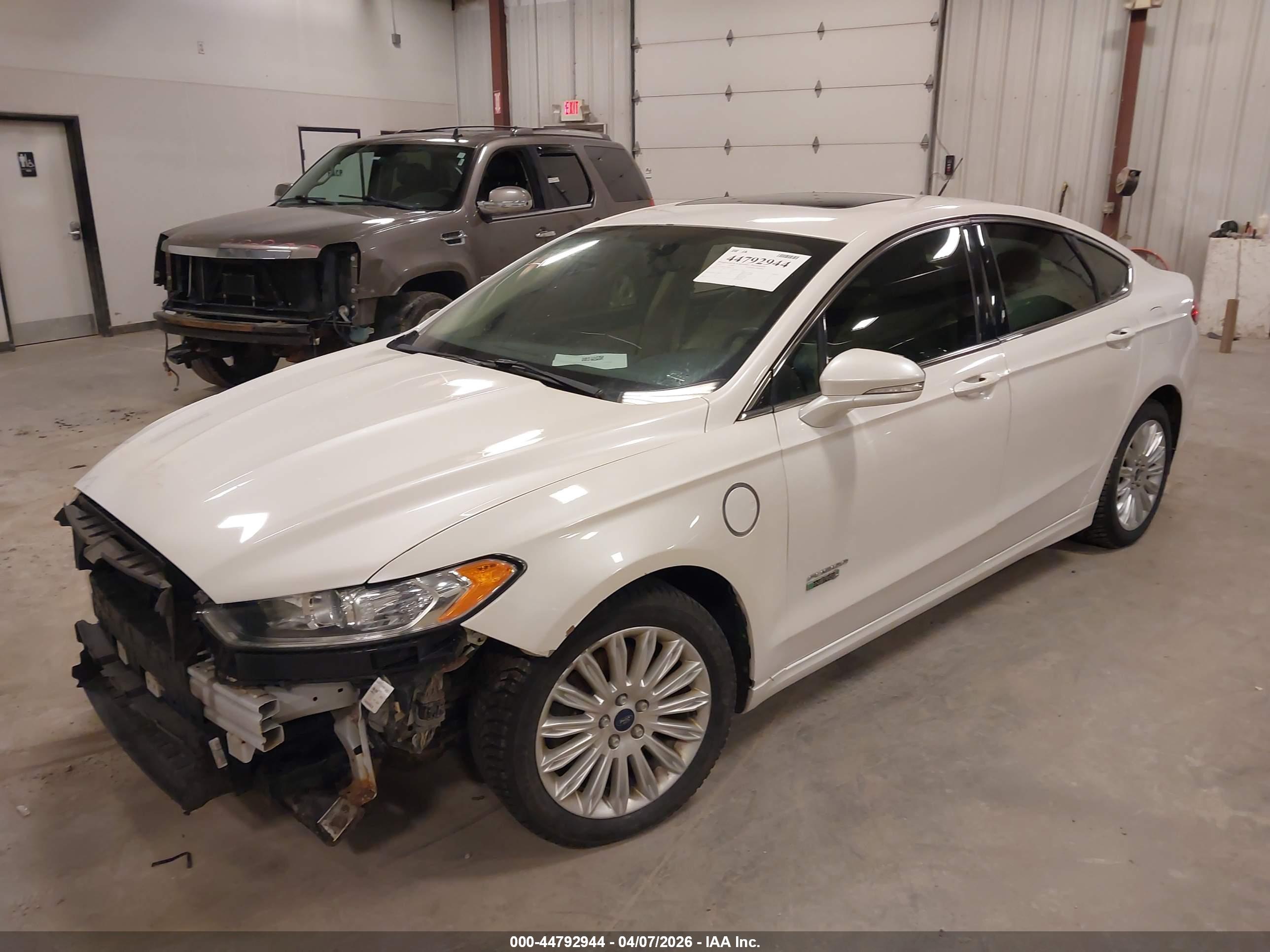 FORD FUSION image 2