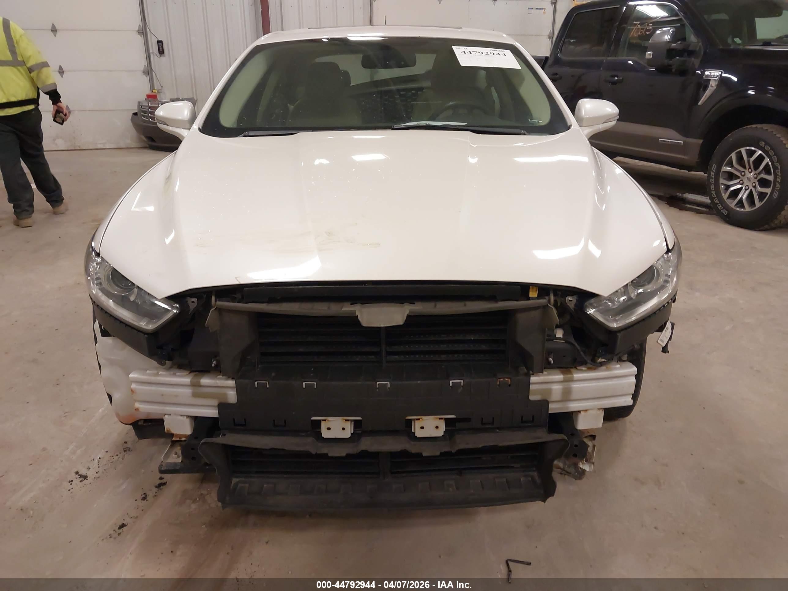 FORD FUSION image 6