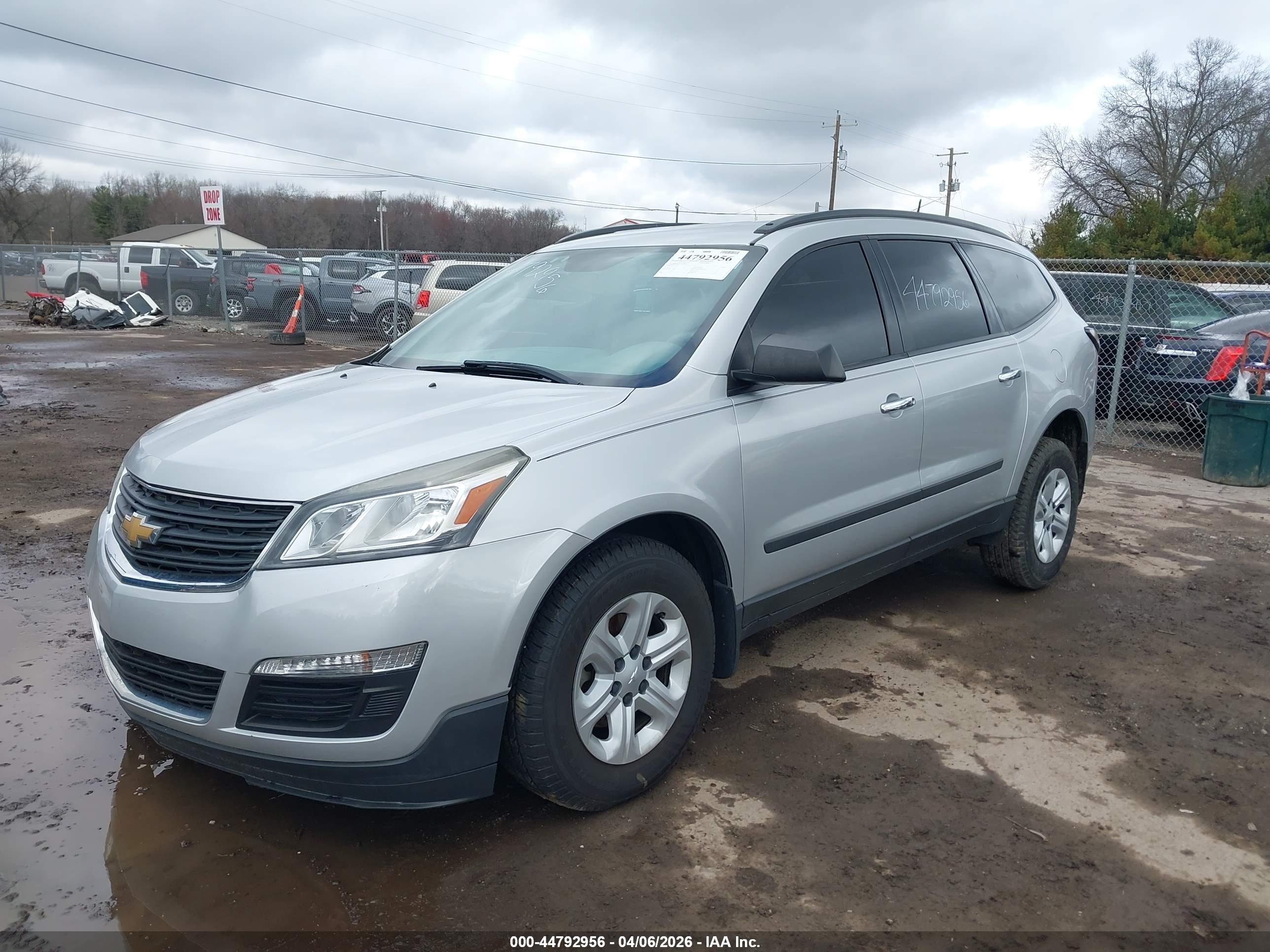 CHEVROLET TRAVERSE image 2