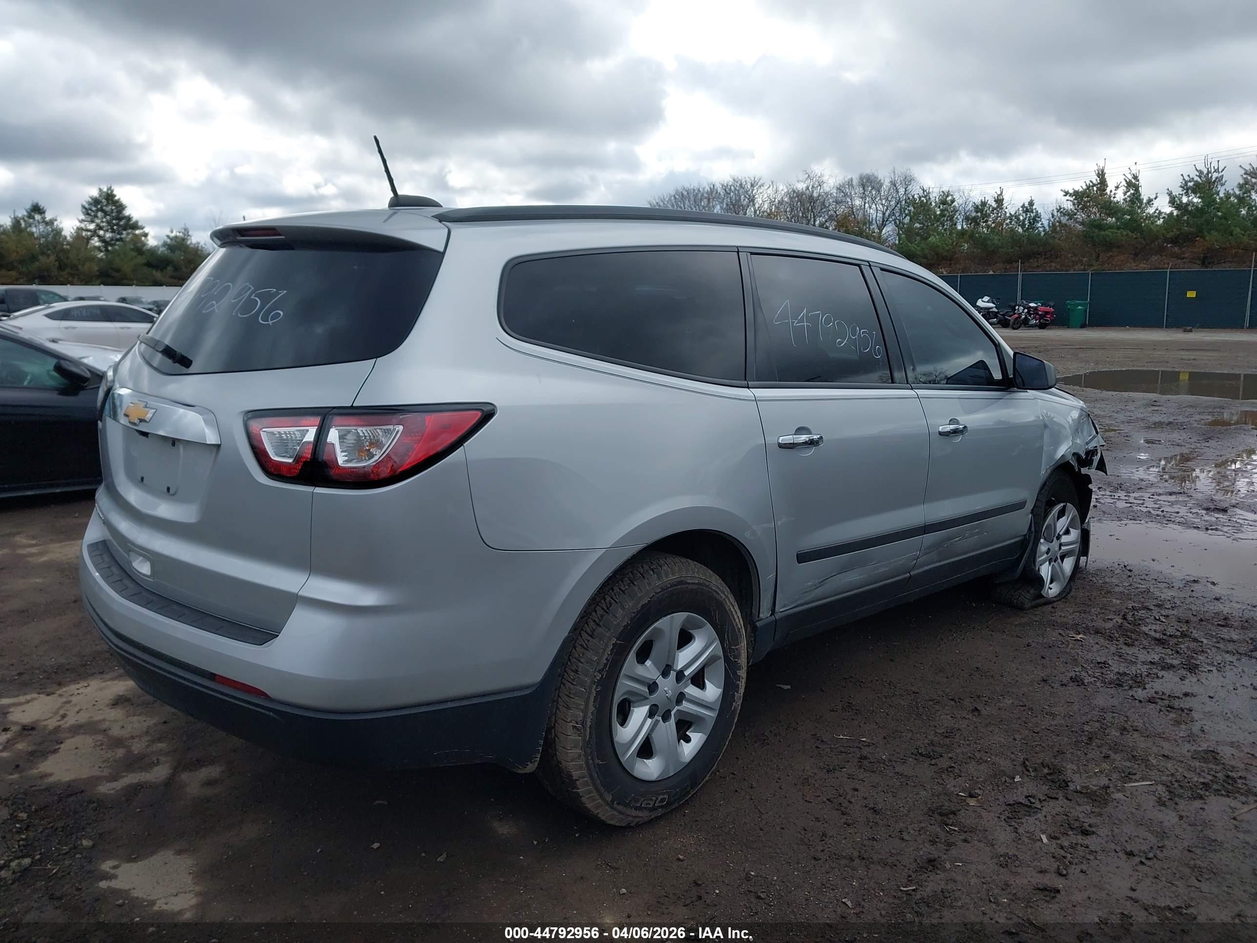 CHEVROLET TRAVERSE image 4