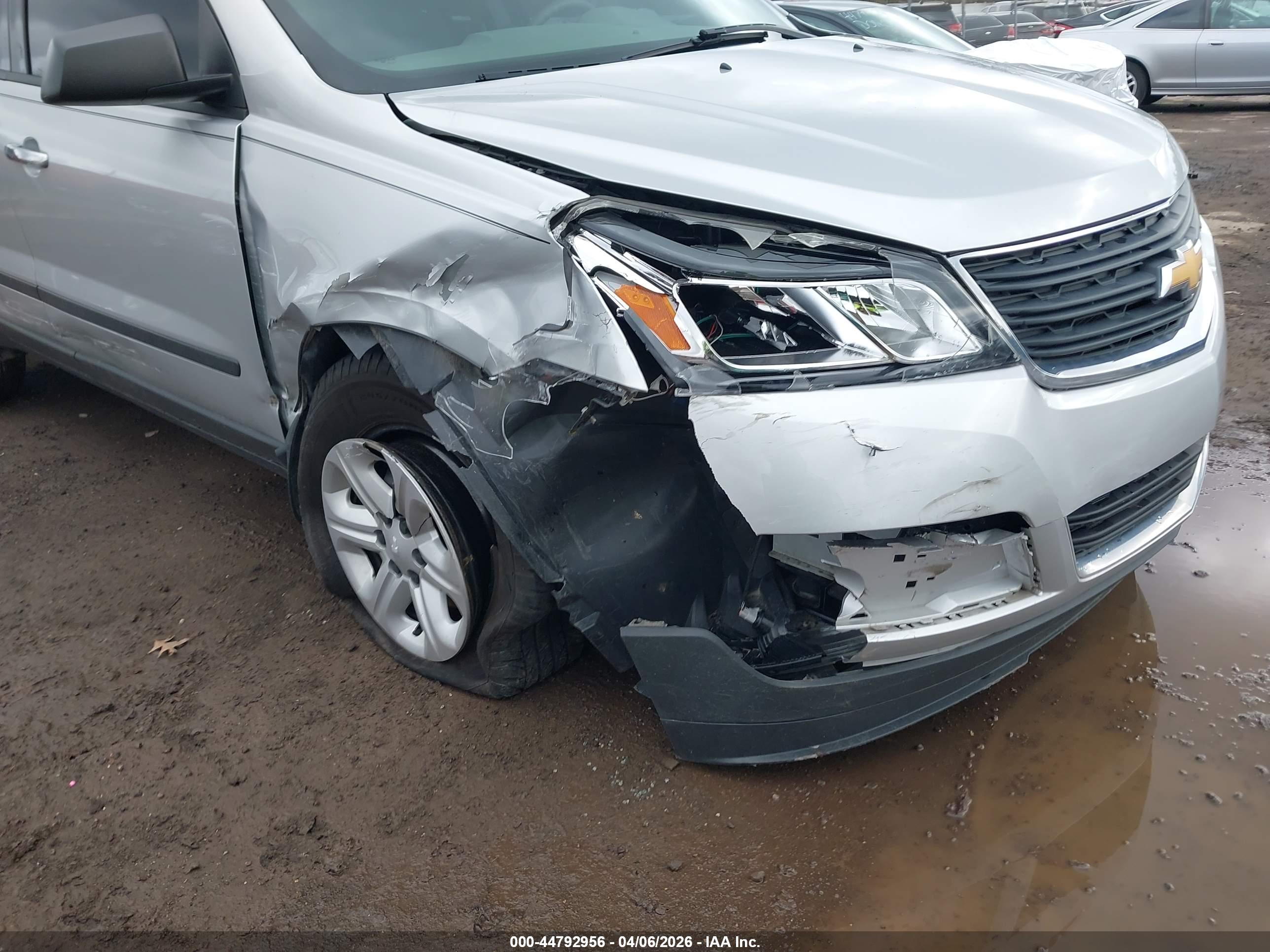 CHEVROLET TRAVERSE image 6