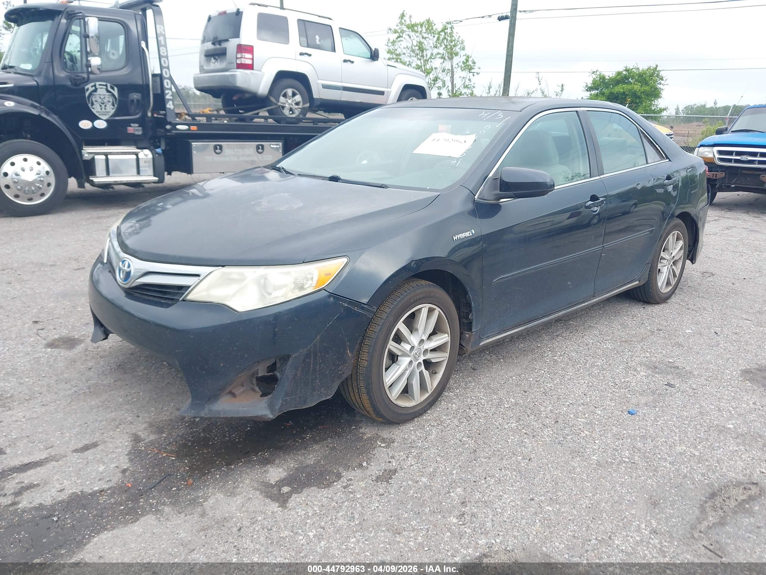 TOYOTA CAMRY image 2