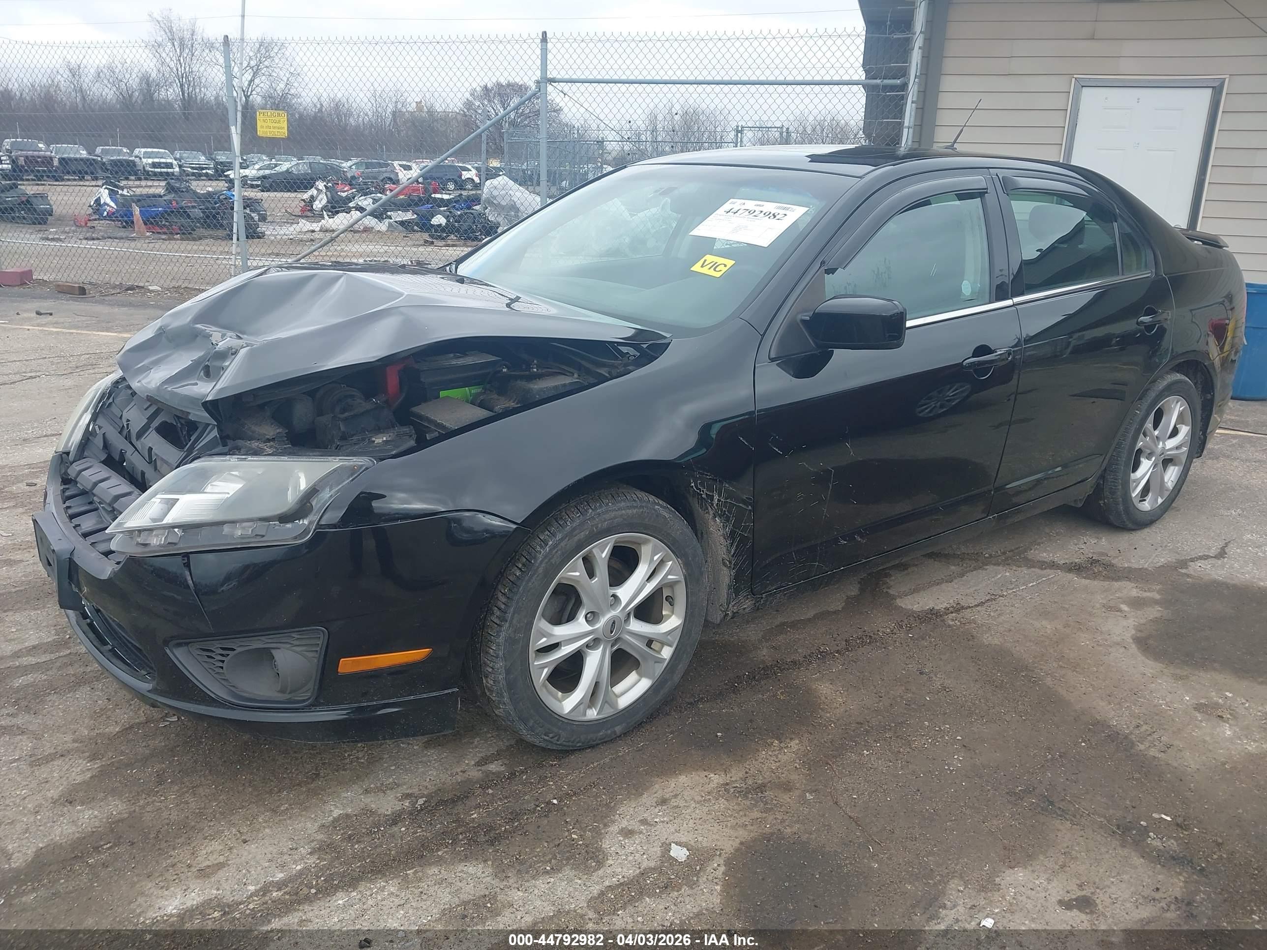 FORD FUSION image 2
