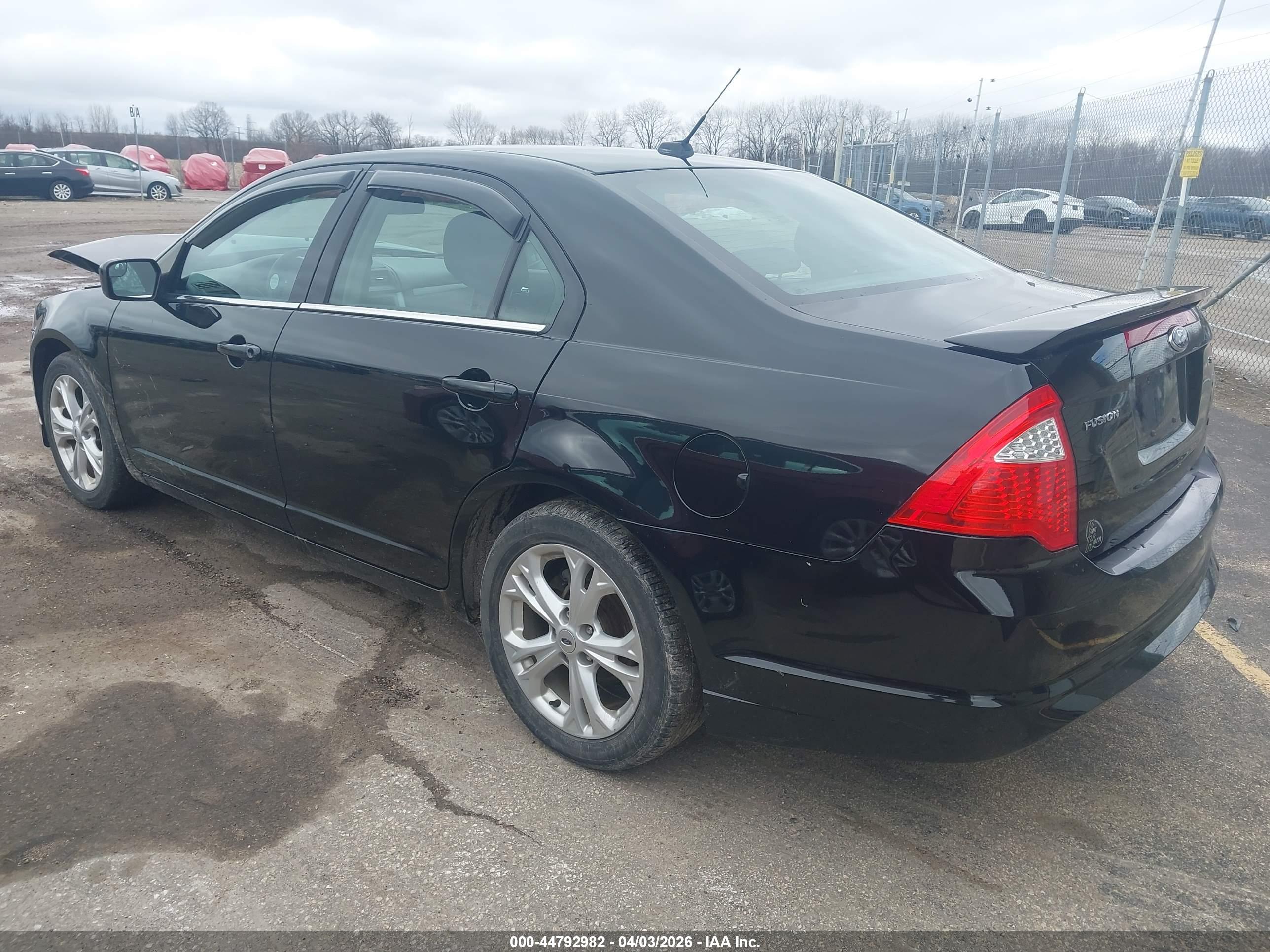 FORD FUSION image 3