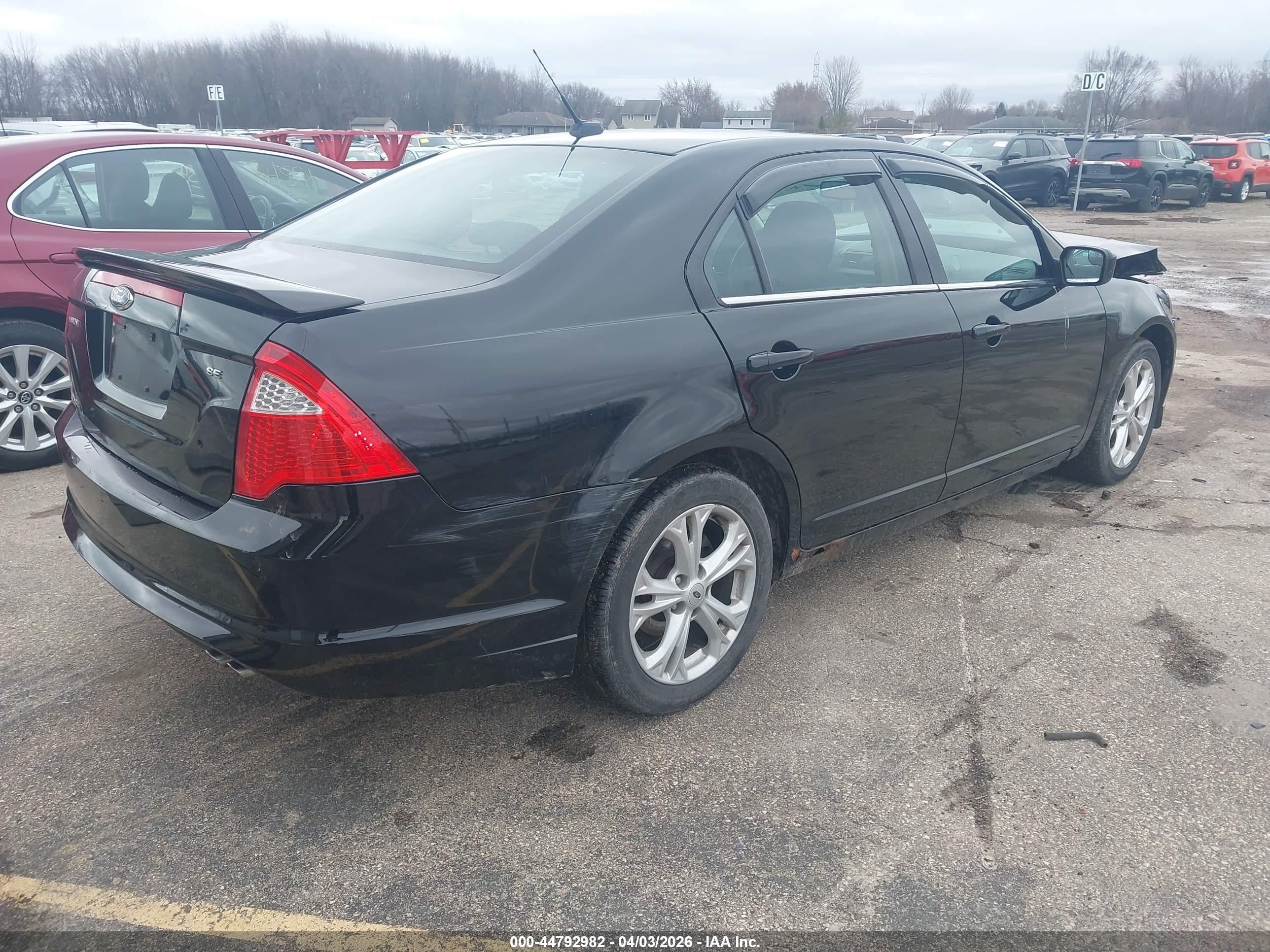 FORD FUSION image 4