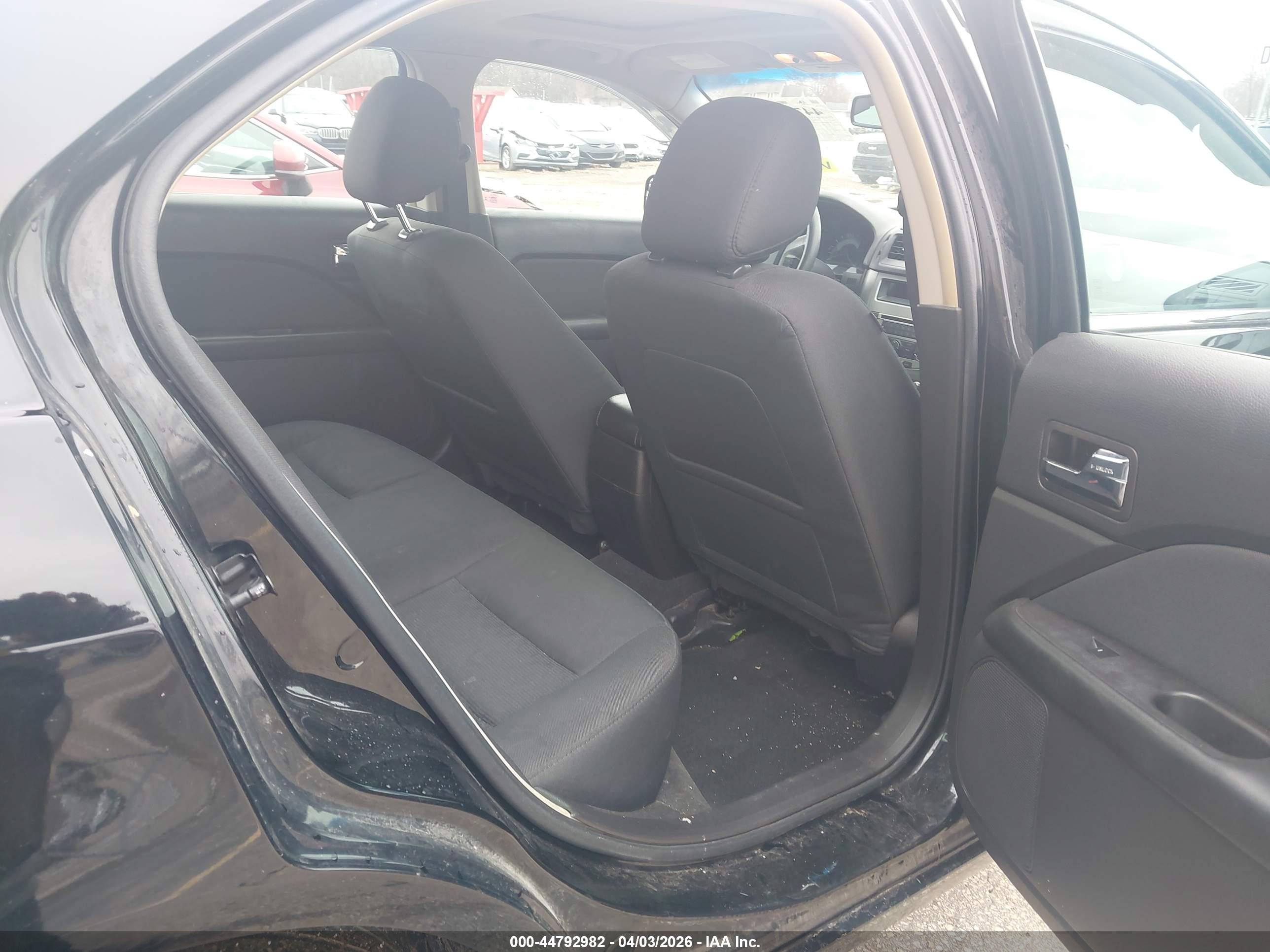 FORD FUSION image 8