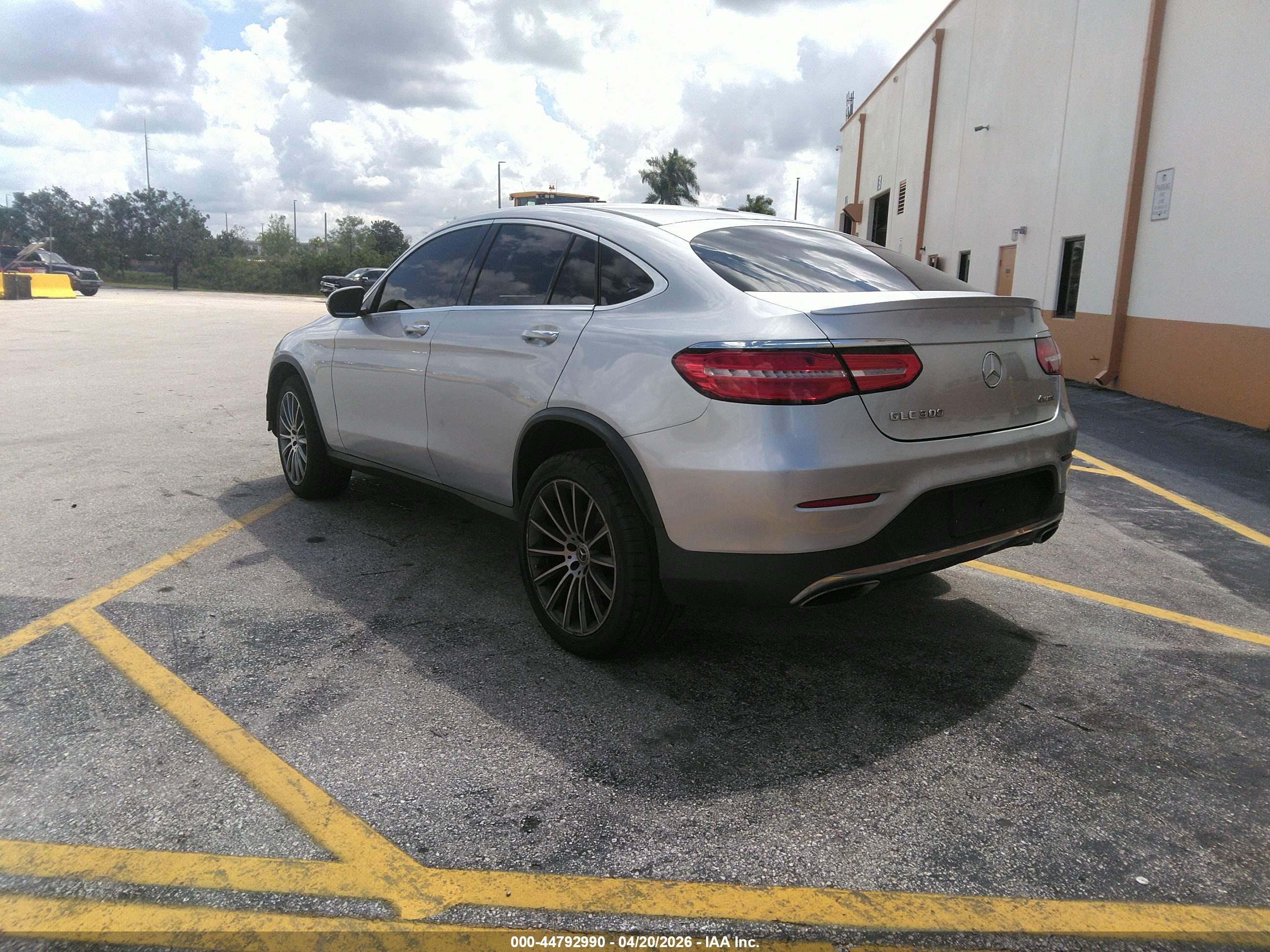 MERCEDES-BENZ GLC image 3