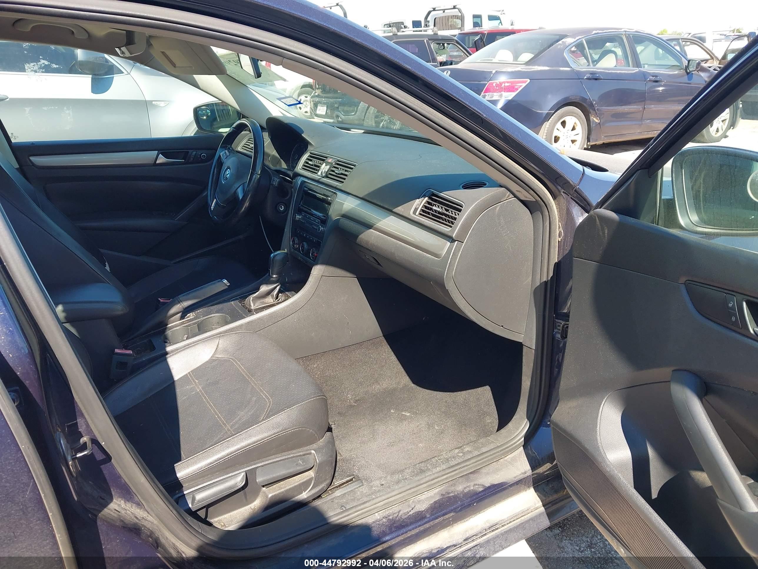 VOLKSWAGEN PASSAT image 5