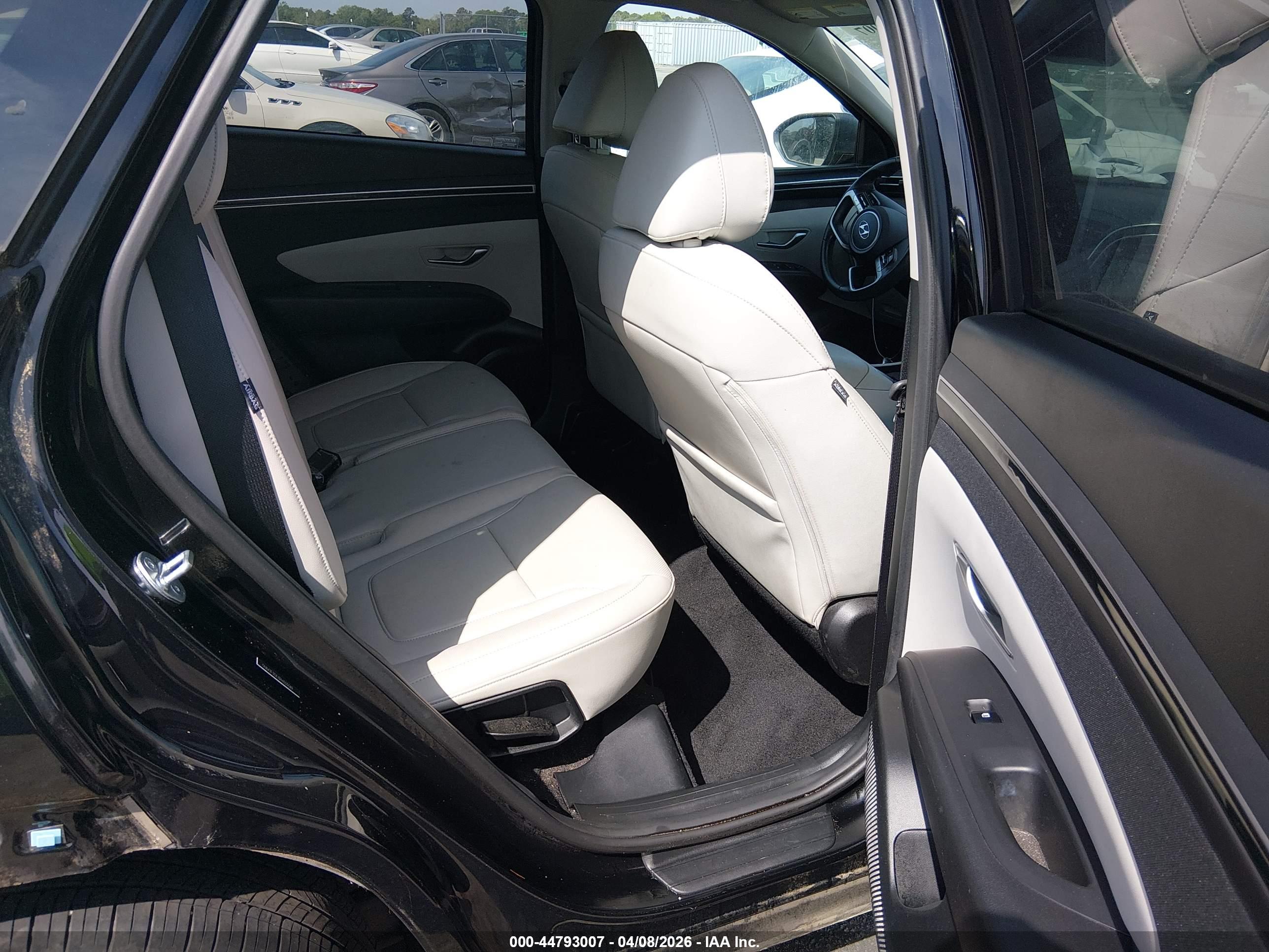HYUNDAI TUCSON image 8