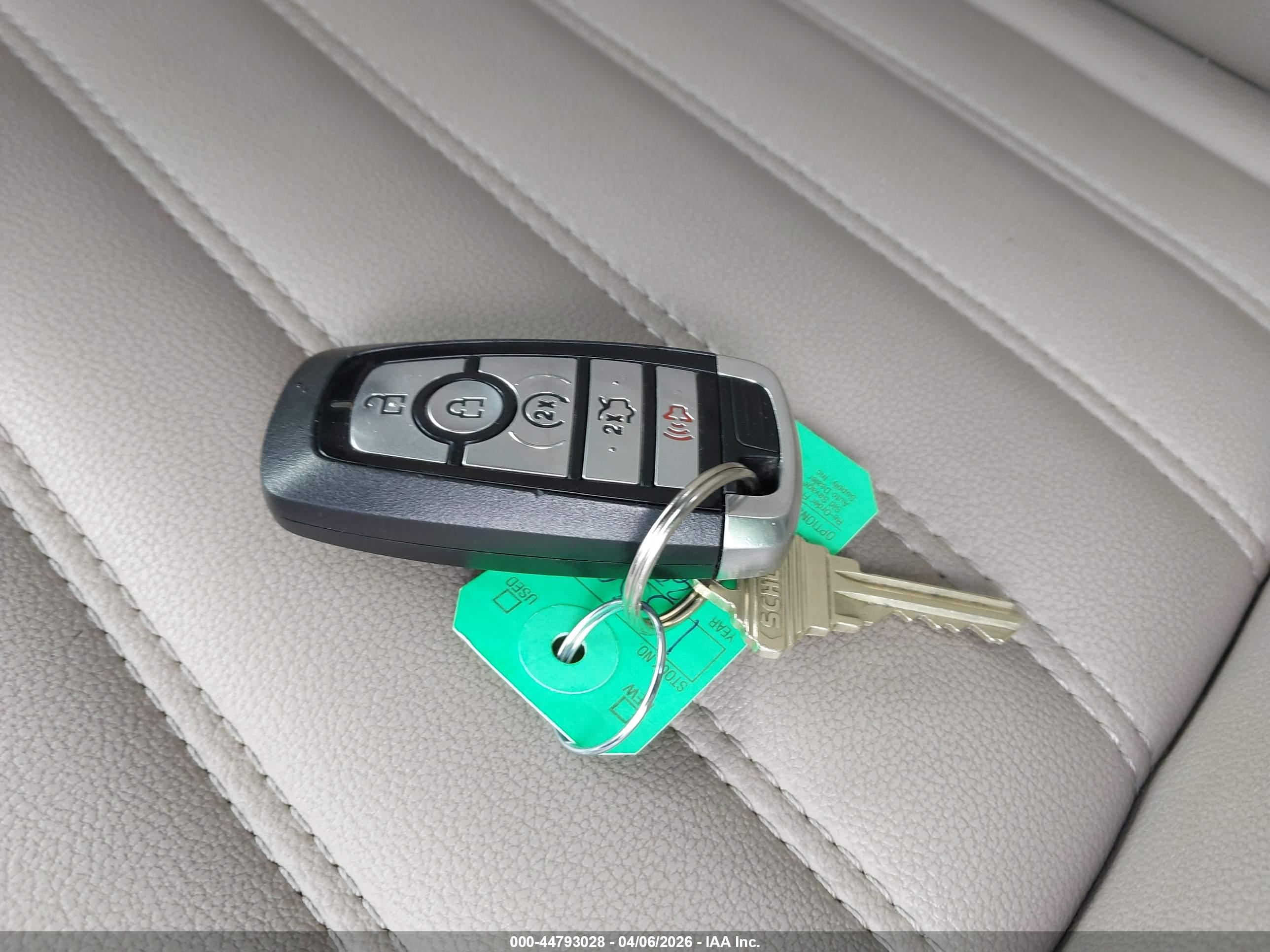 FORD FUSION image 11