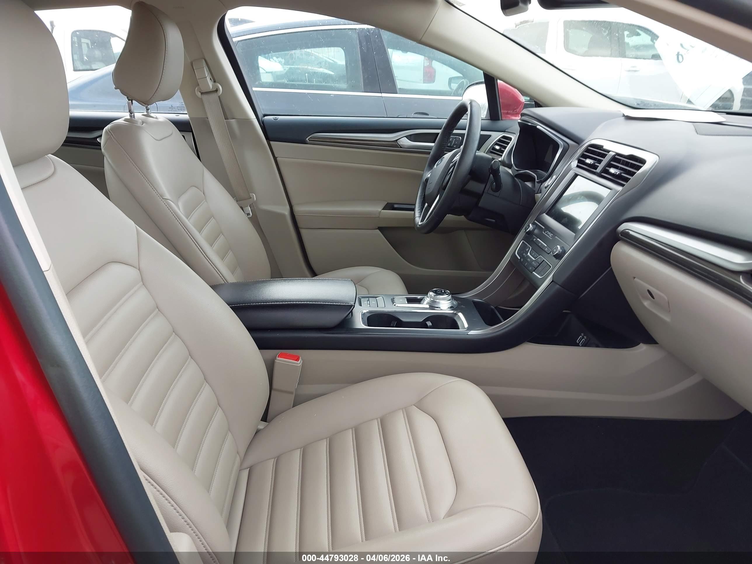 FORD FUSION image 5
