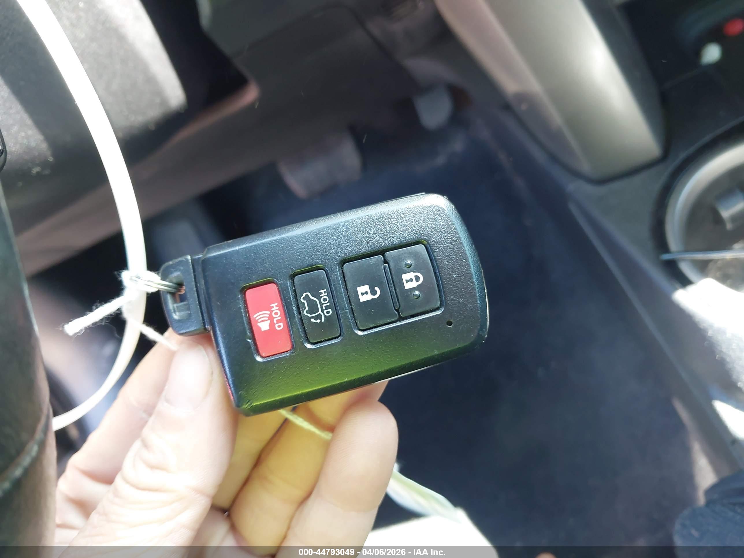 TOYOTA RAV4 image 11