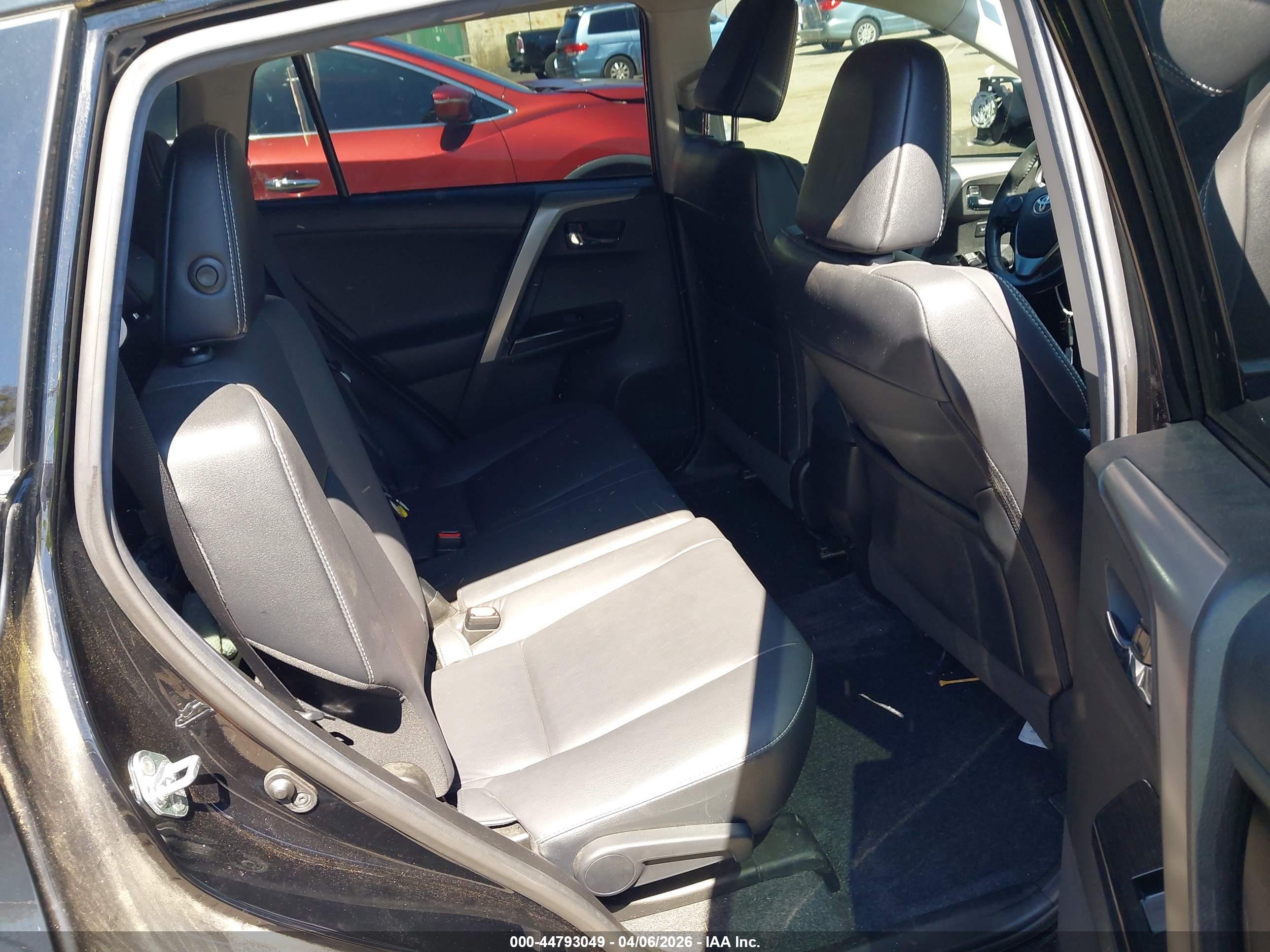 TOYOTA RAV4 image 8