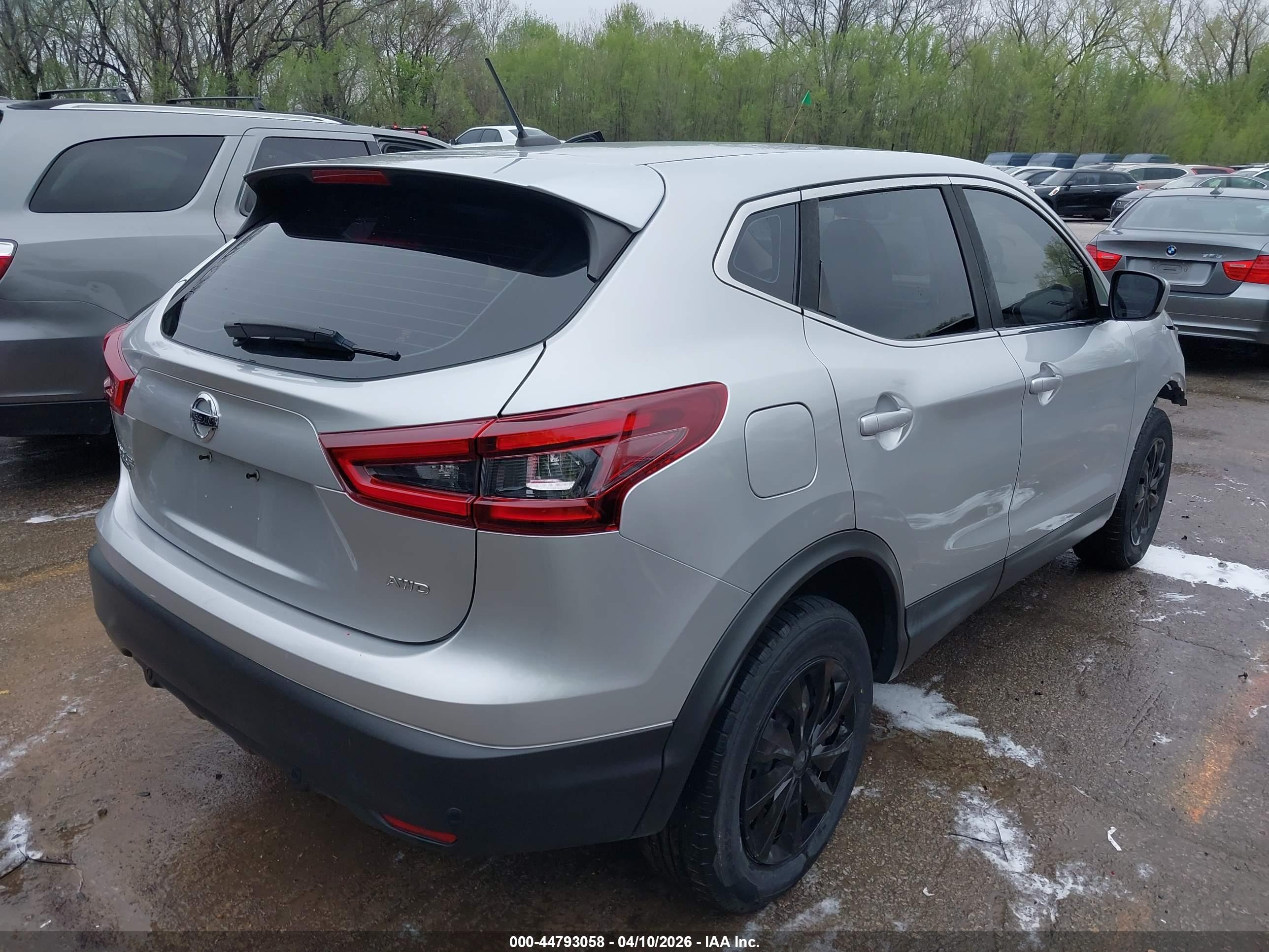 NISSAN ROGUE image 4