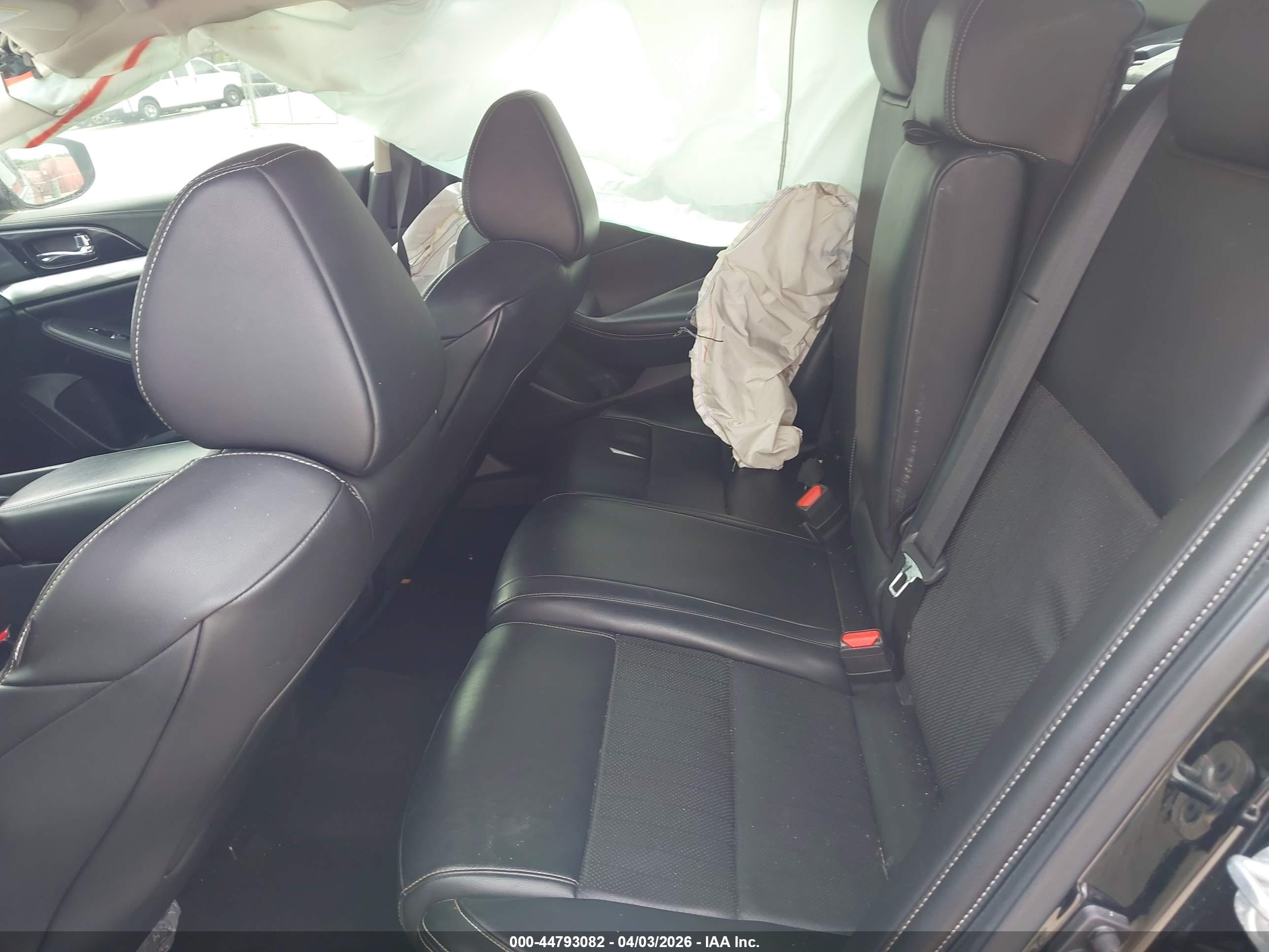 NISSAN MAXIMA image 8