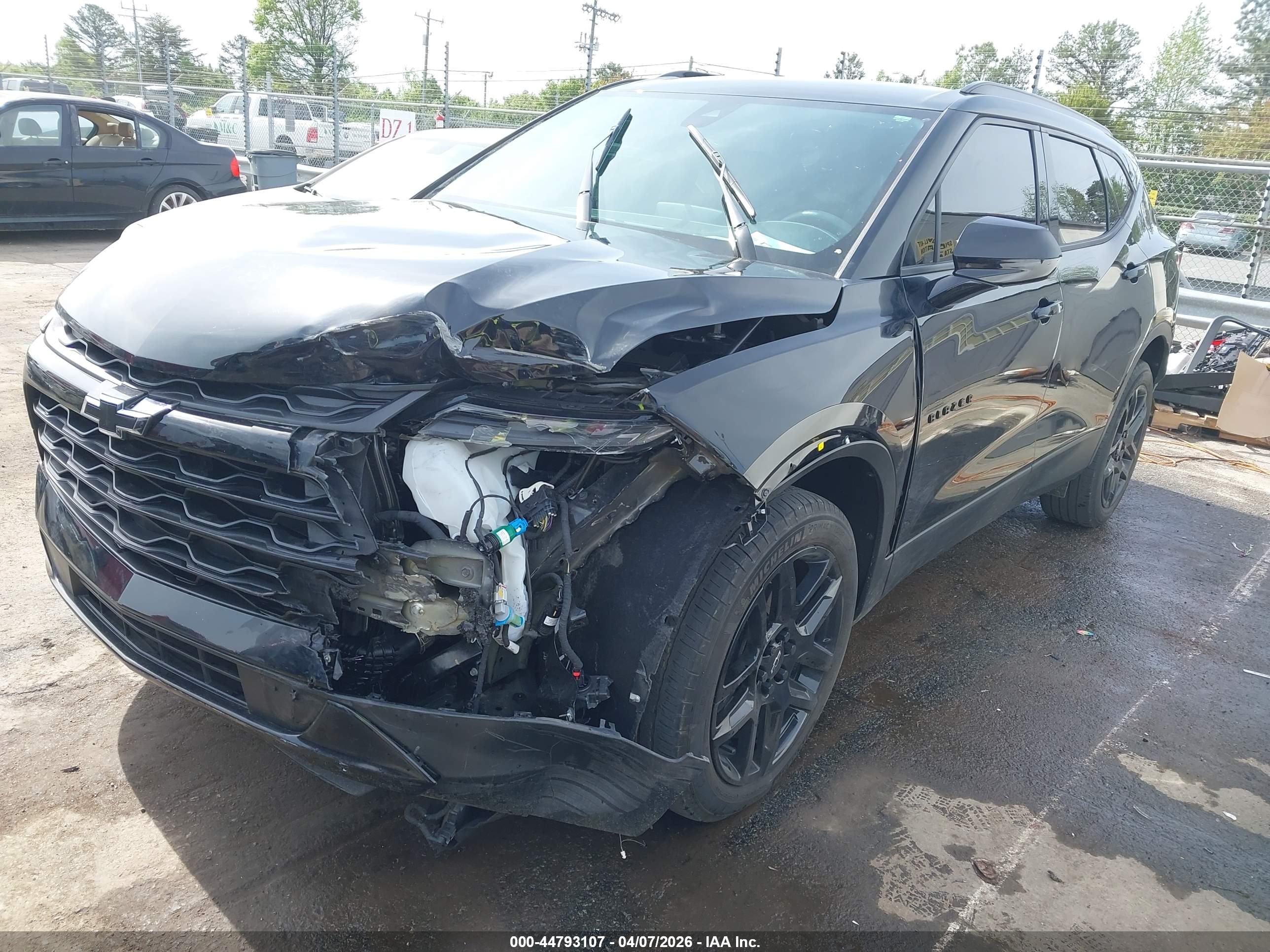 CHEVROLET BLAZER image 2