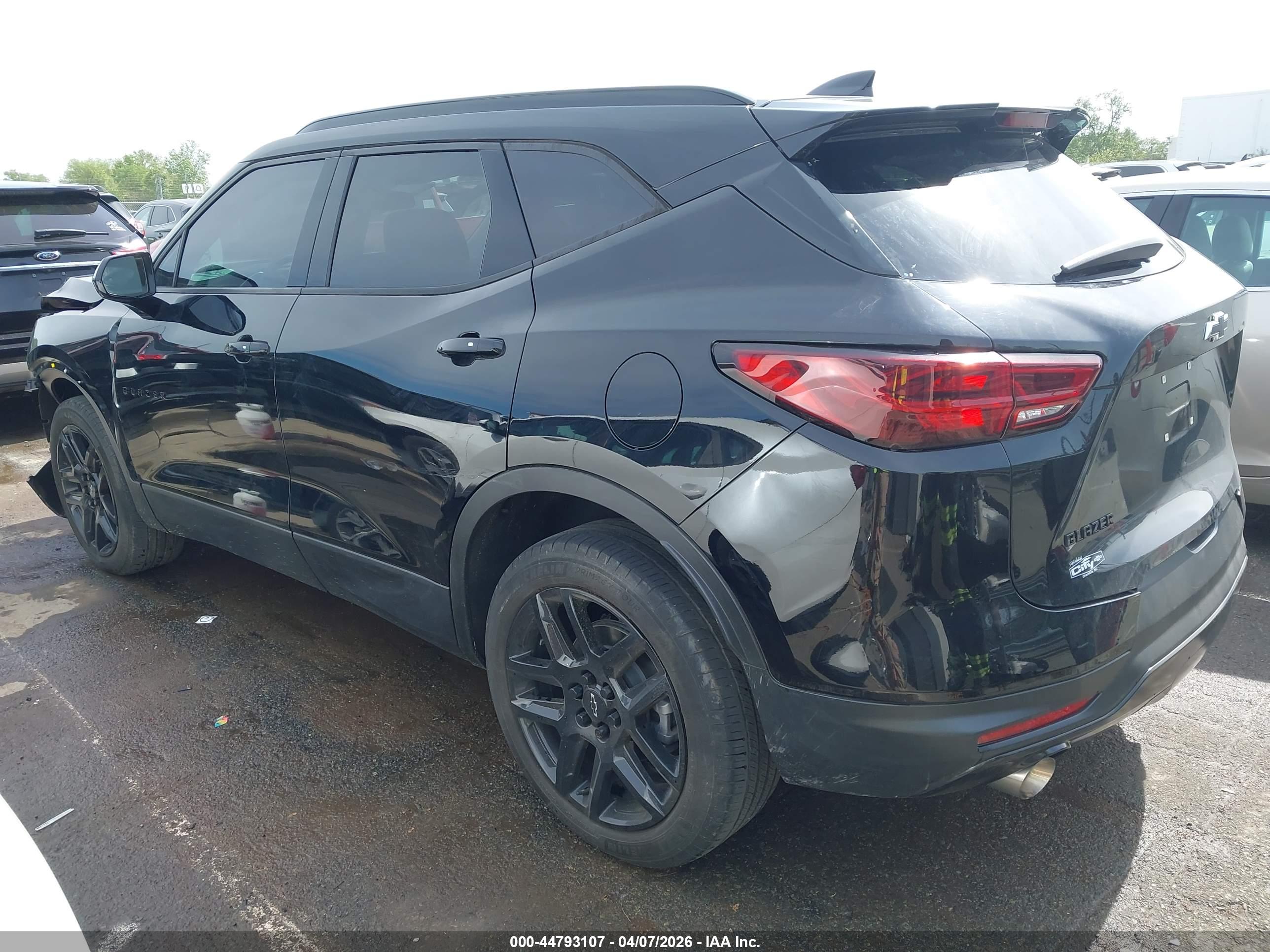 CHEVROLET BLAZER image 3