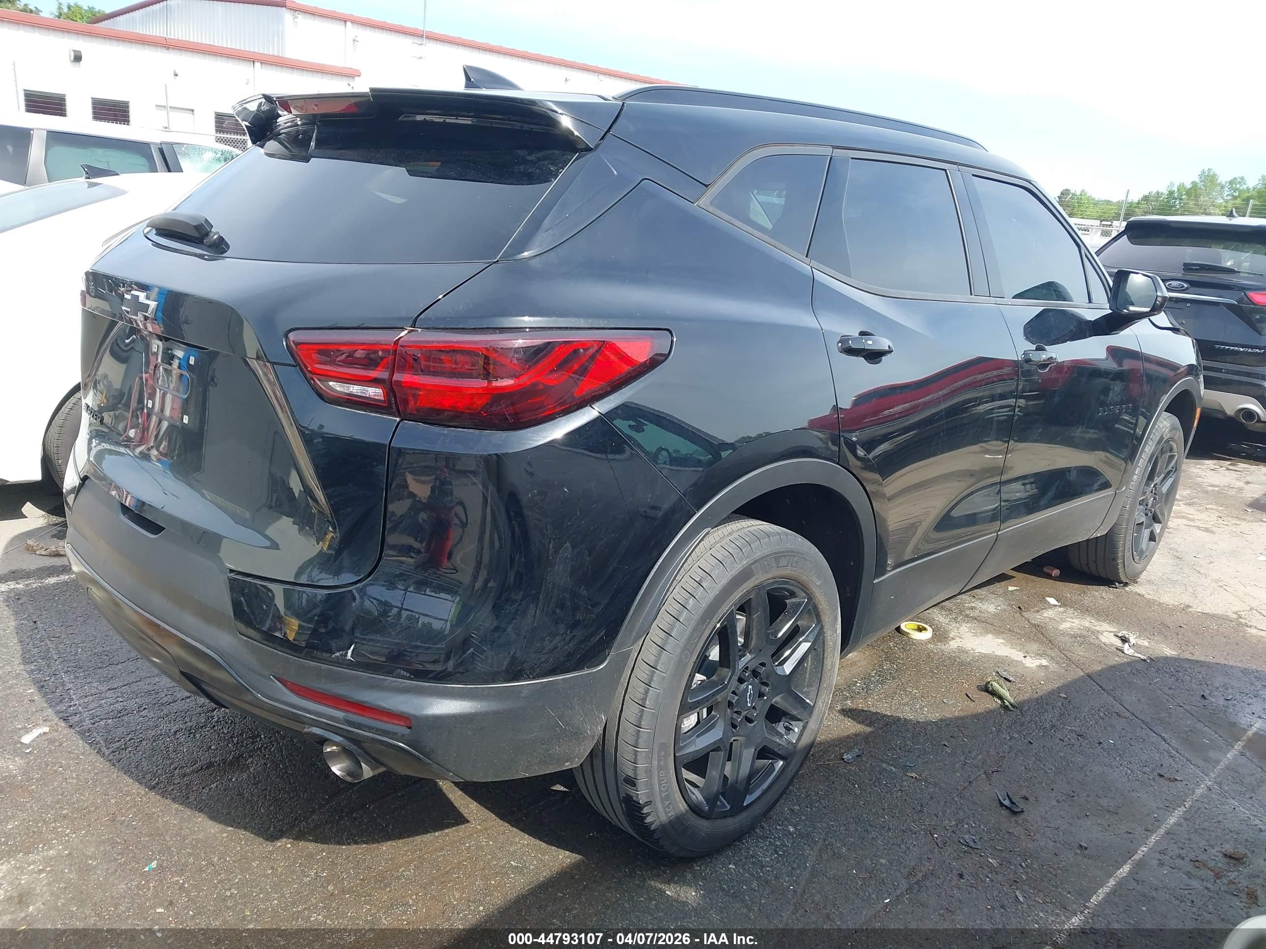 CHEVROLET BLAZER image 4