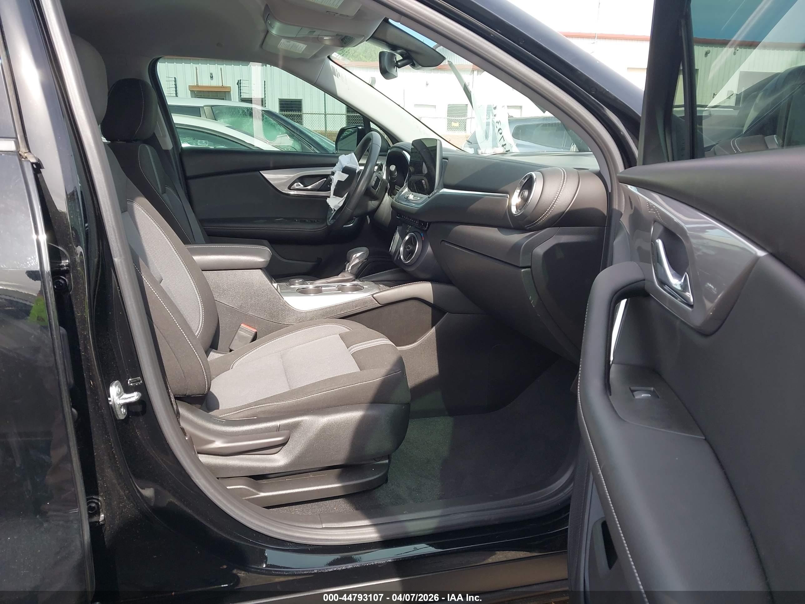 CHEVROLET BLAZER image 5