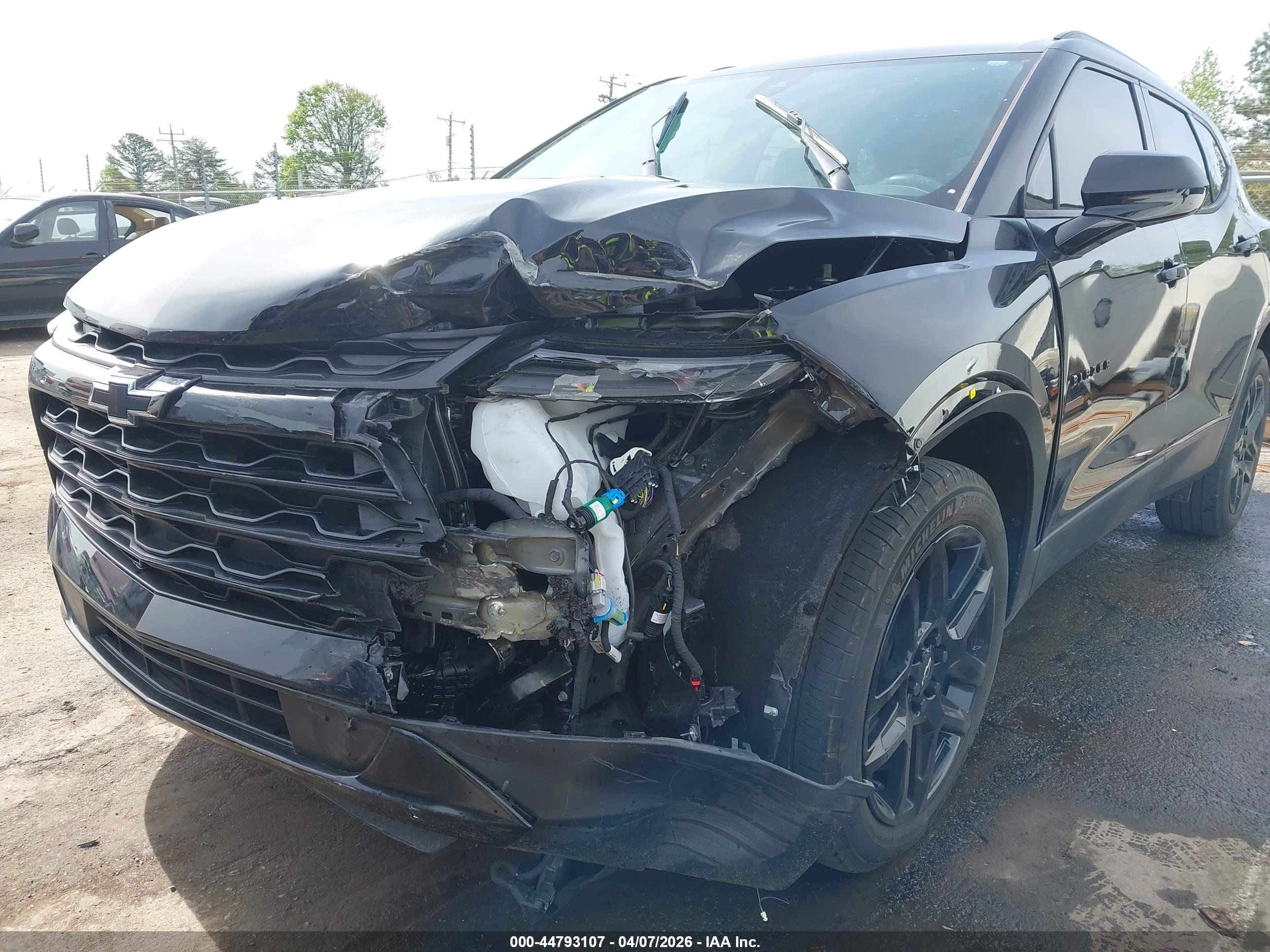 CHEVROLET BLAZER image 6