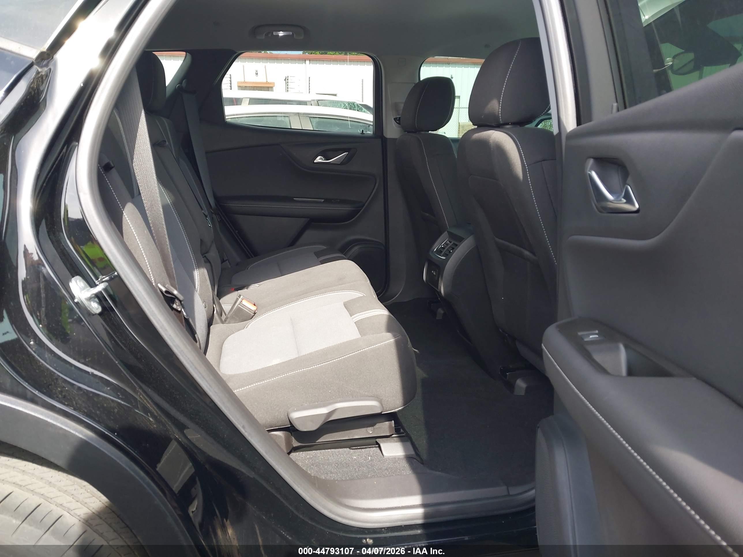 CHEVROLET BLAZER image 8