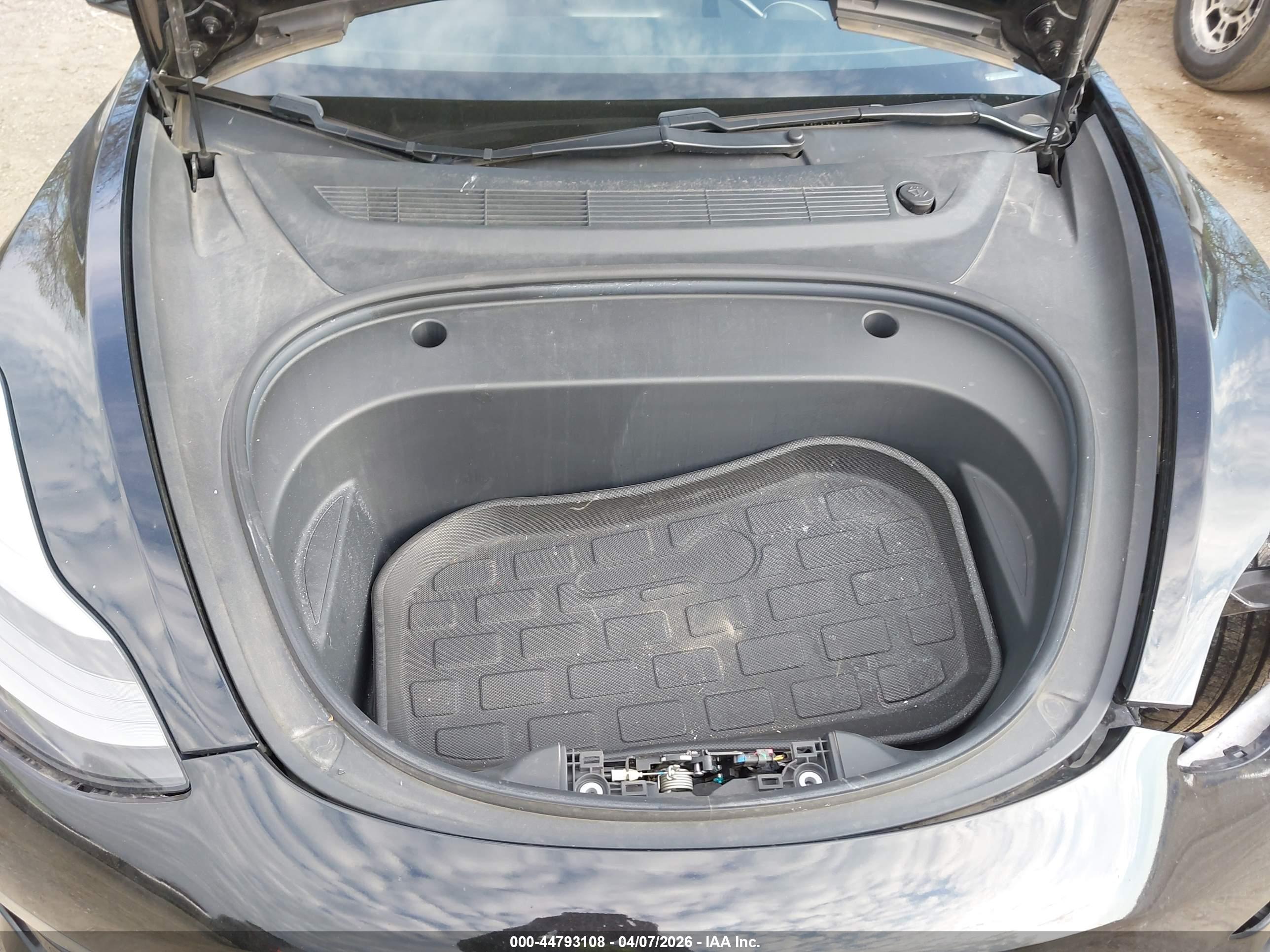 TESLA MODEL image 10