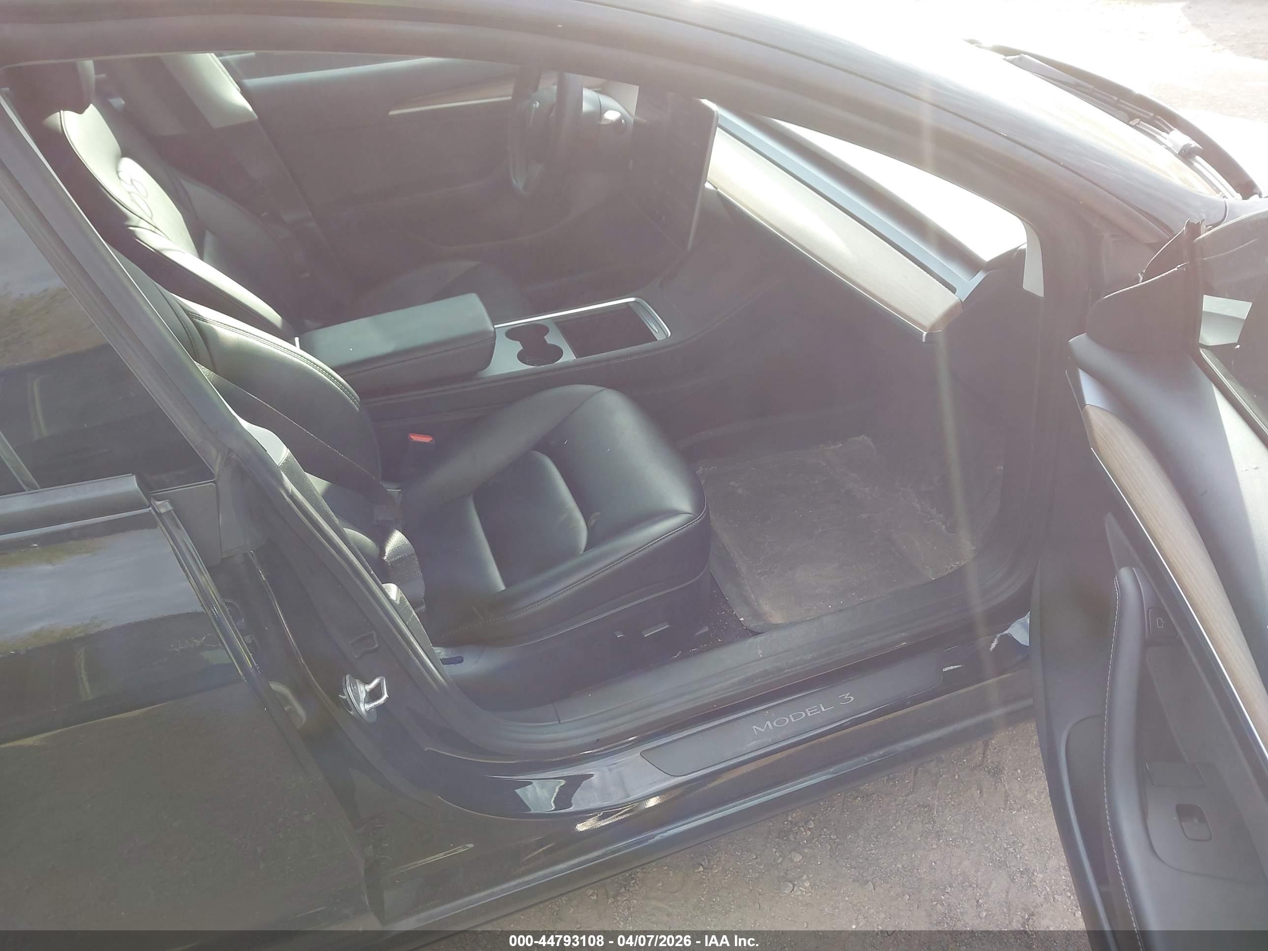 TESLA MODEL image 5