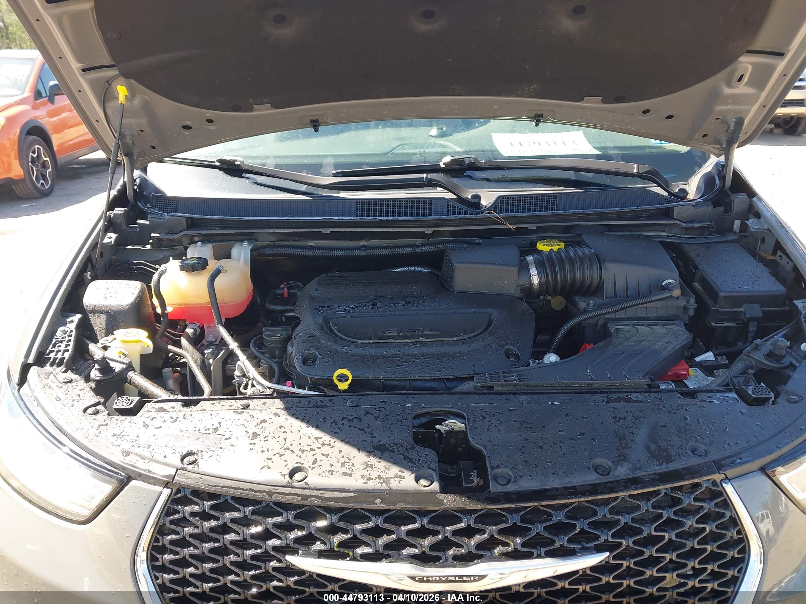 CHRYSLER PACIFICA image 10