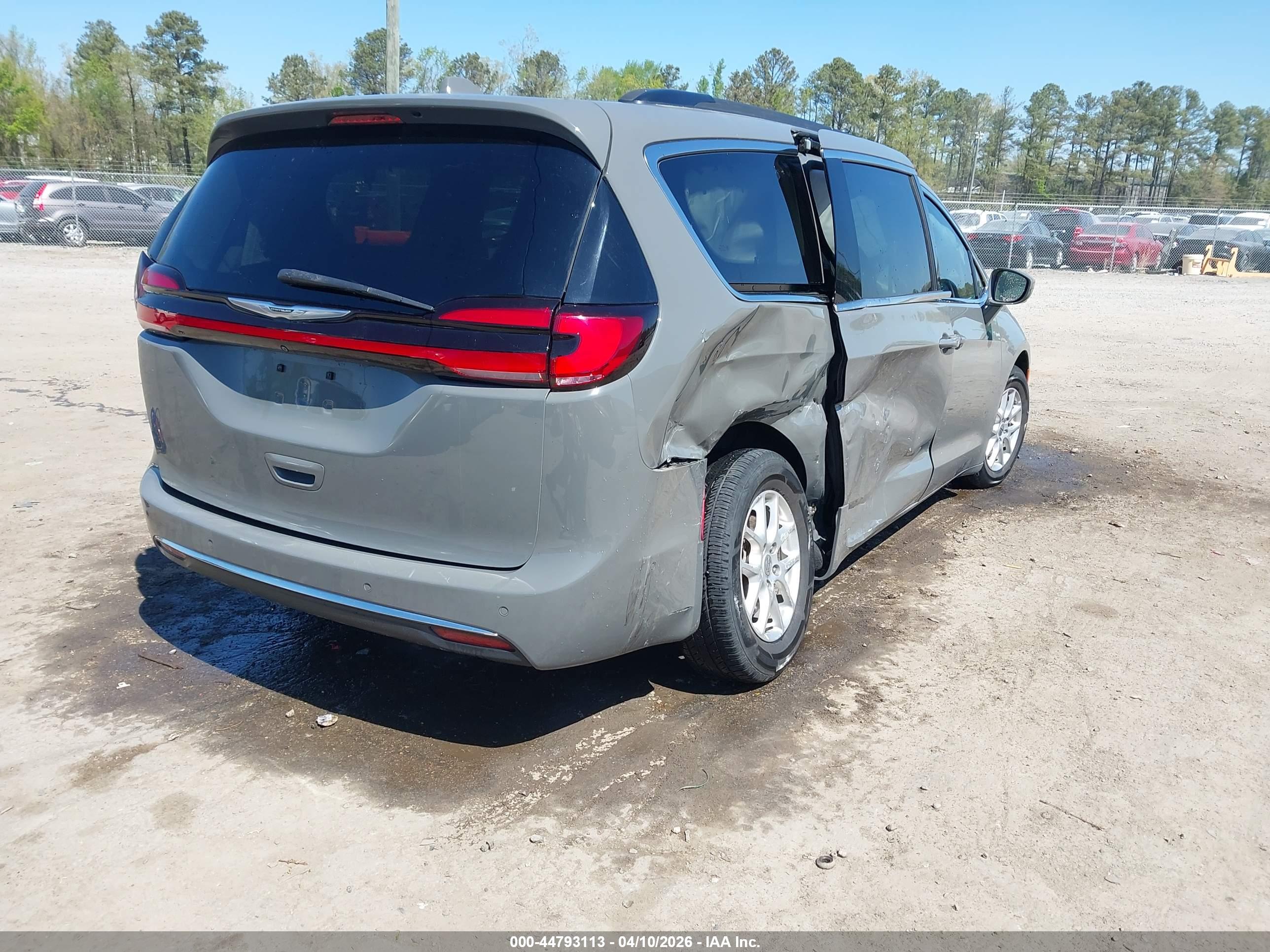 CHRYSLER PACIFICA image 4