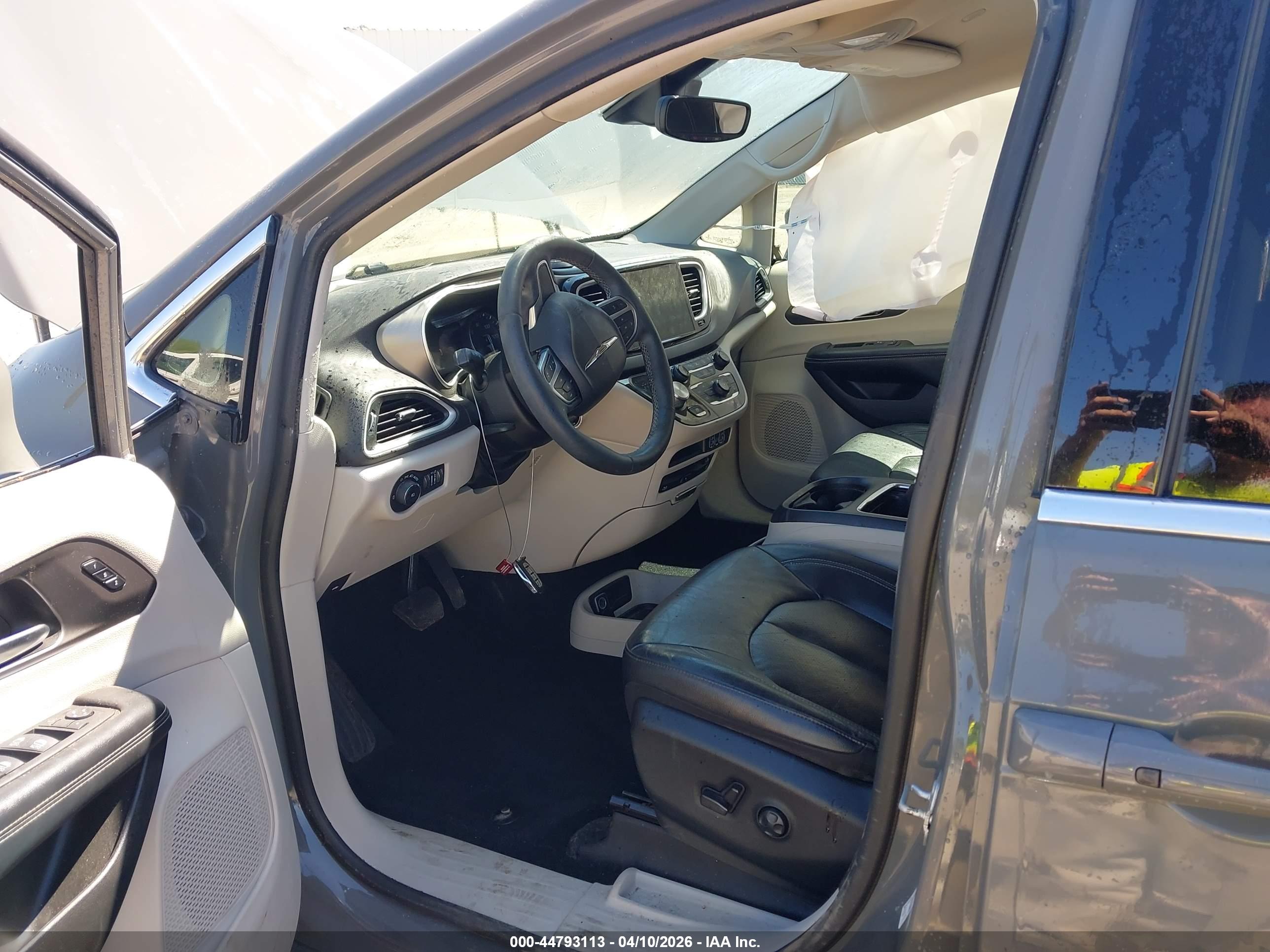 CHRYSLER PACIFICA image 5