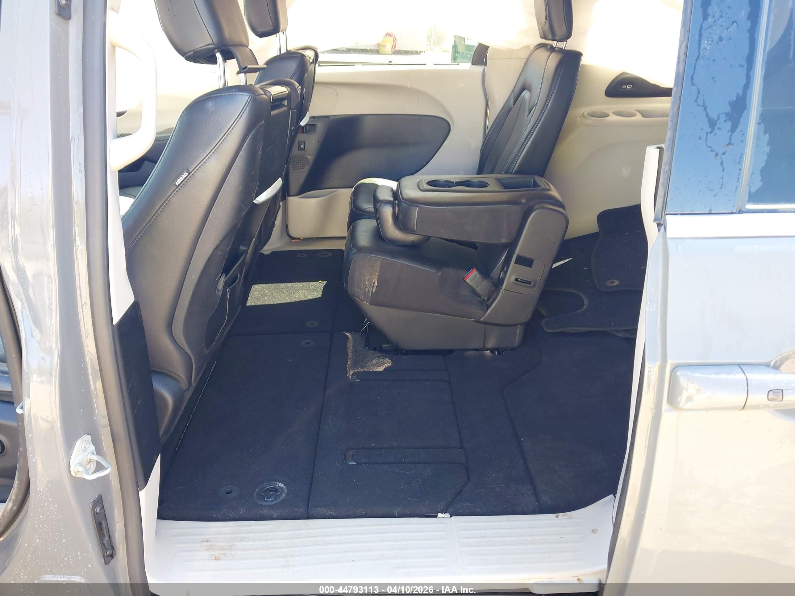 CHRYSLER PACIFICA image 8