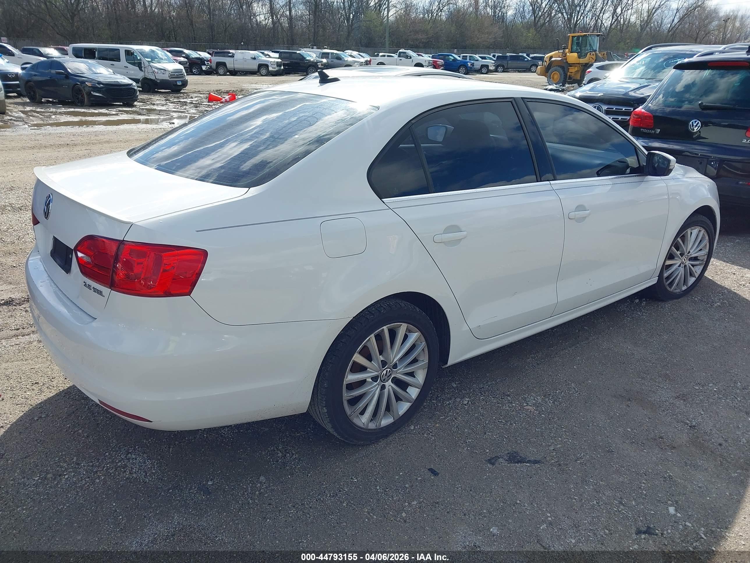 VOLKSWAGEN JETTA image 4