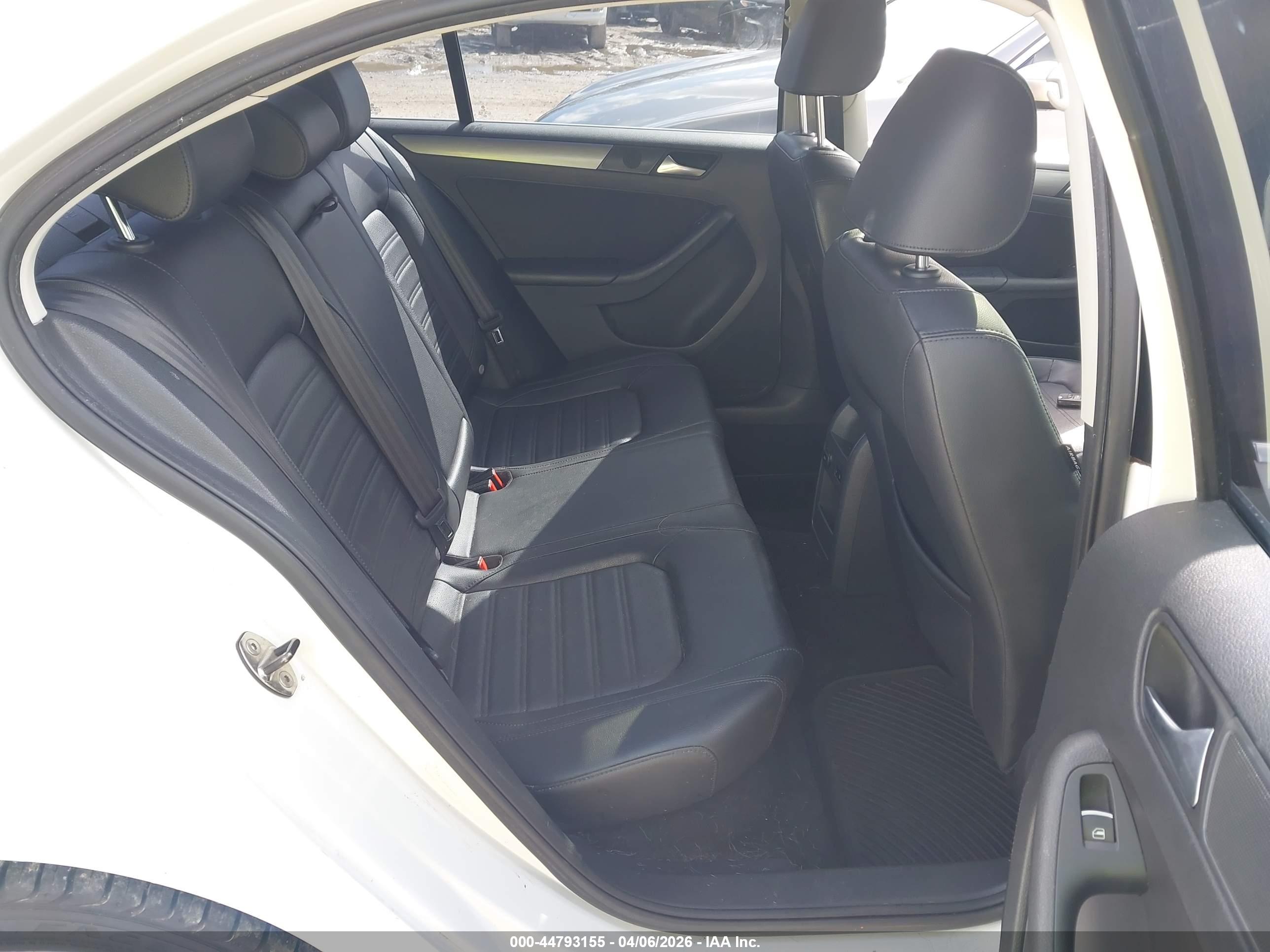 VOLKSWAGEN JETTA image 8