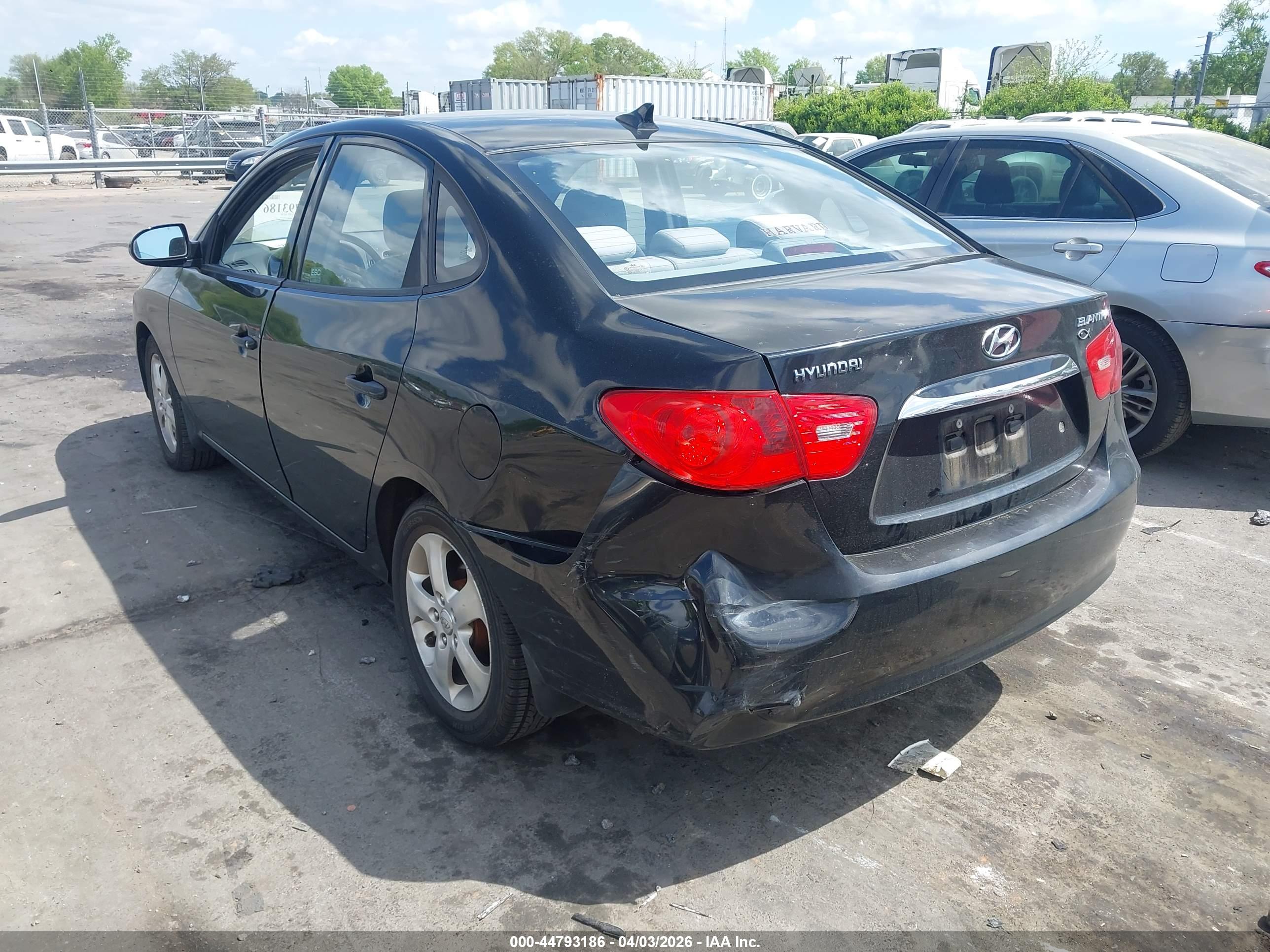 HYUNDAI ELANTRA image 3