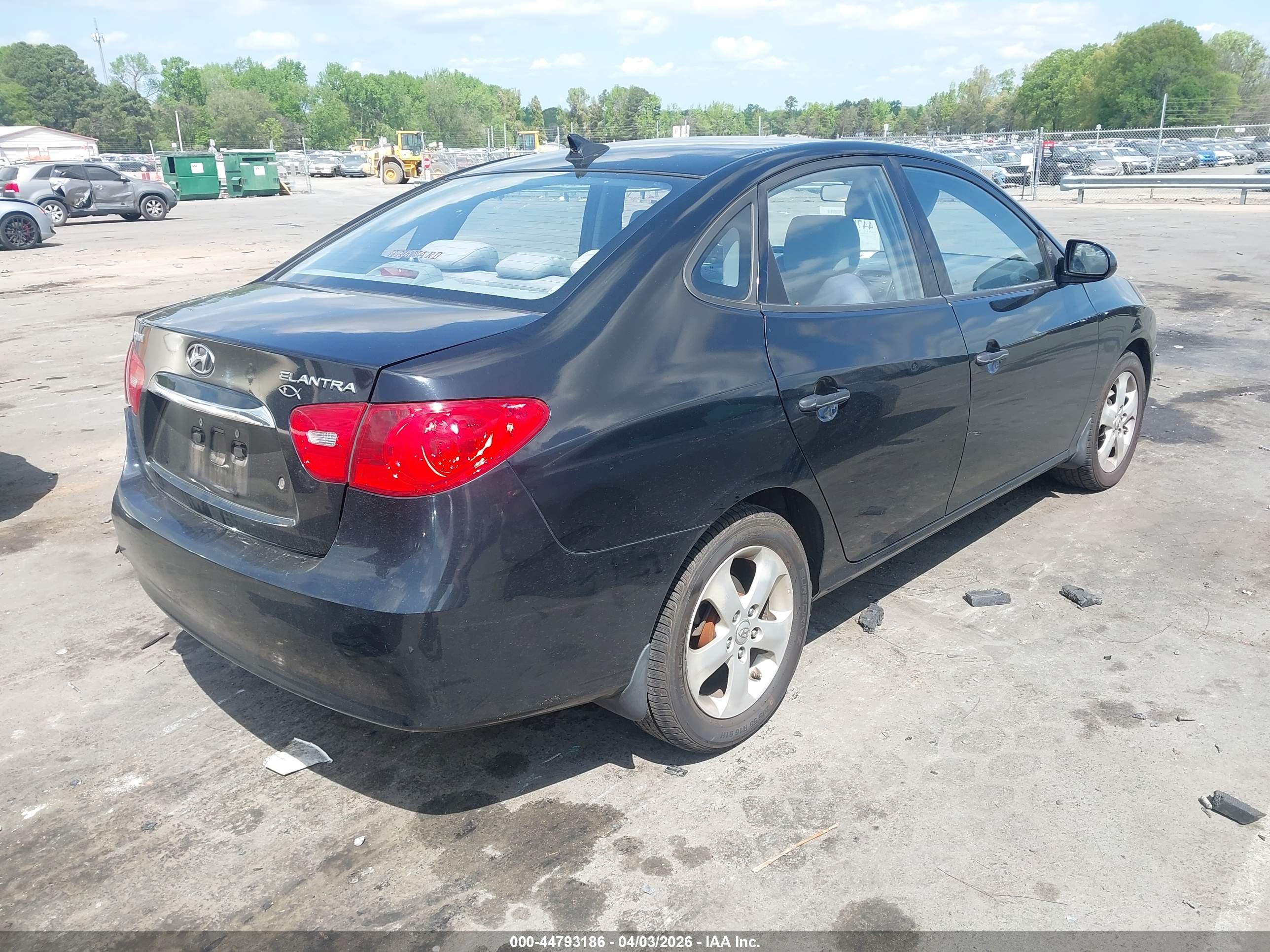 HYUNDAI ELANTRA image 4