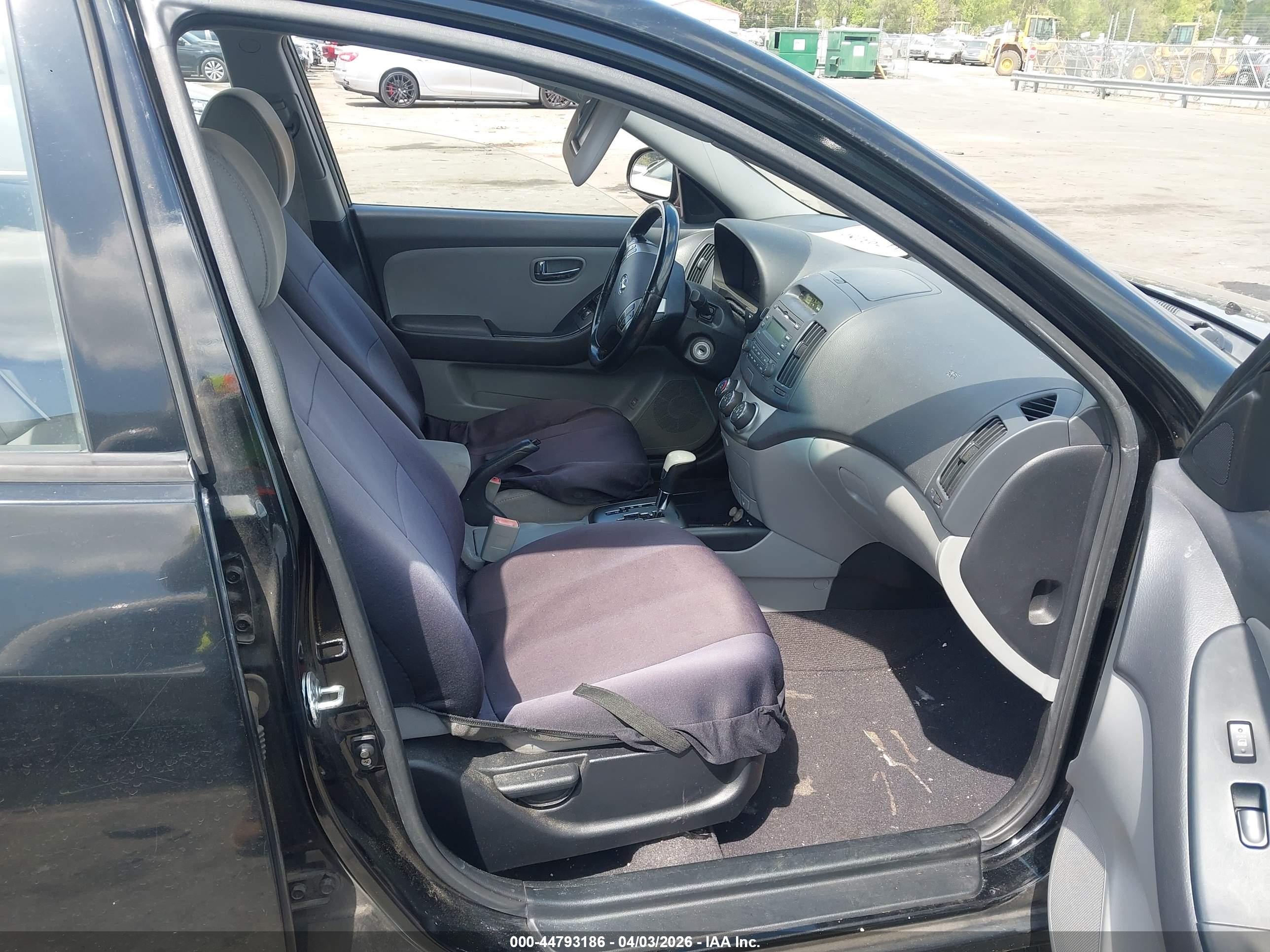 HYUNDAI ELANTRA image 5