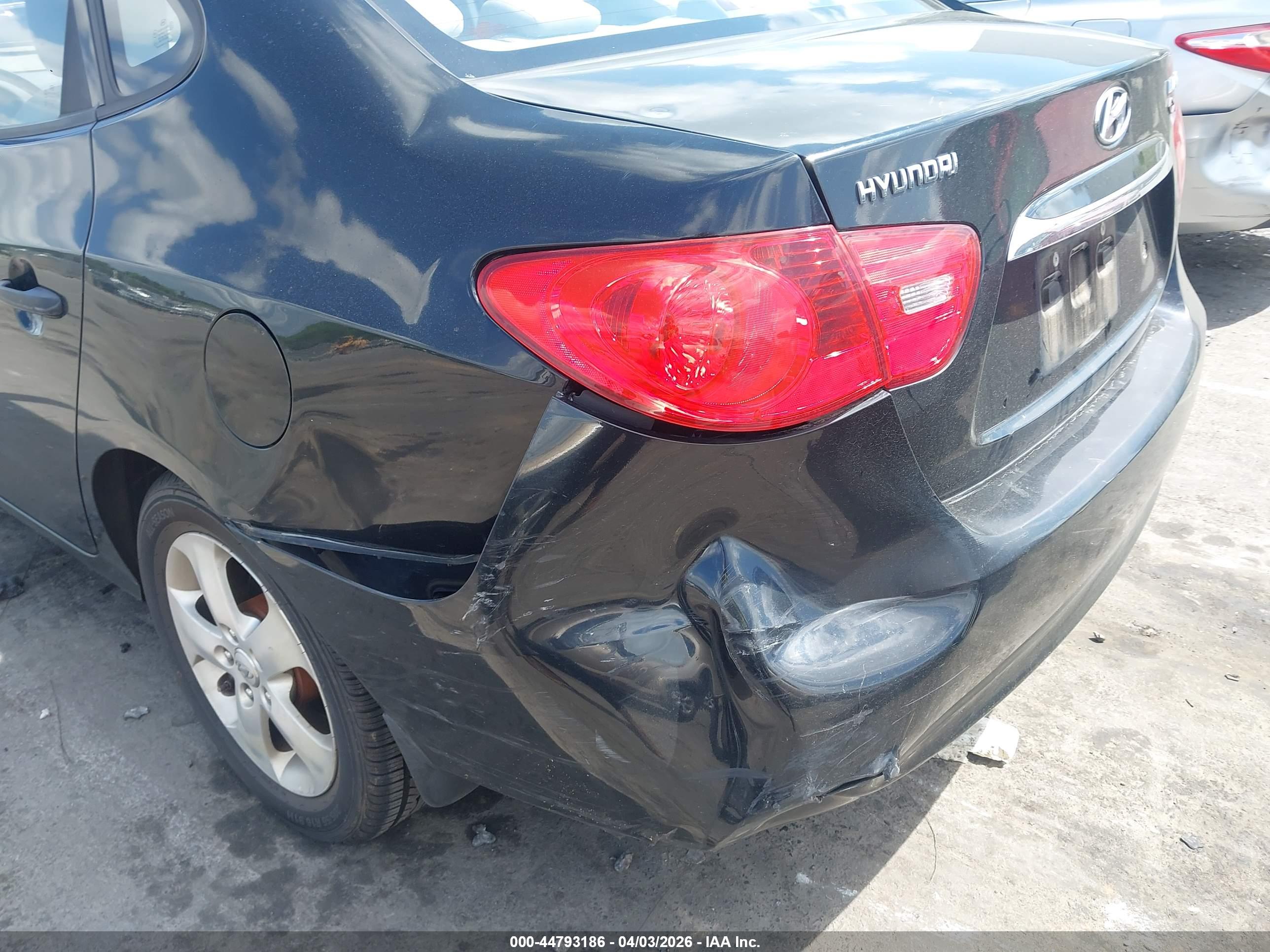 HYUNDAI ELANTRA image 6