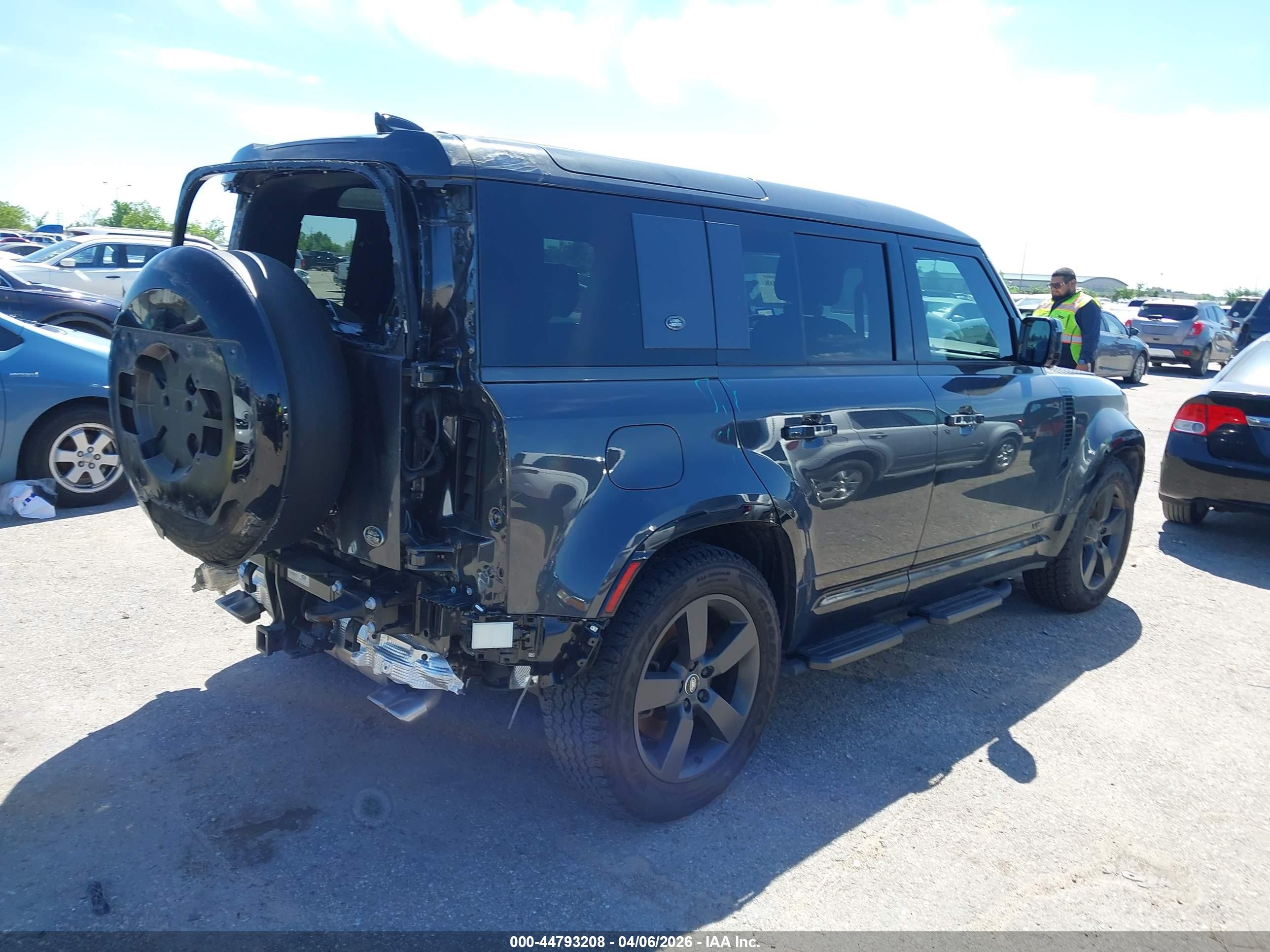 LAND ROVER image 4