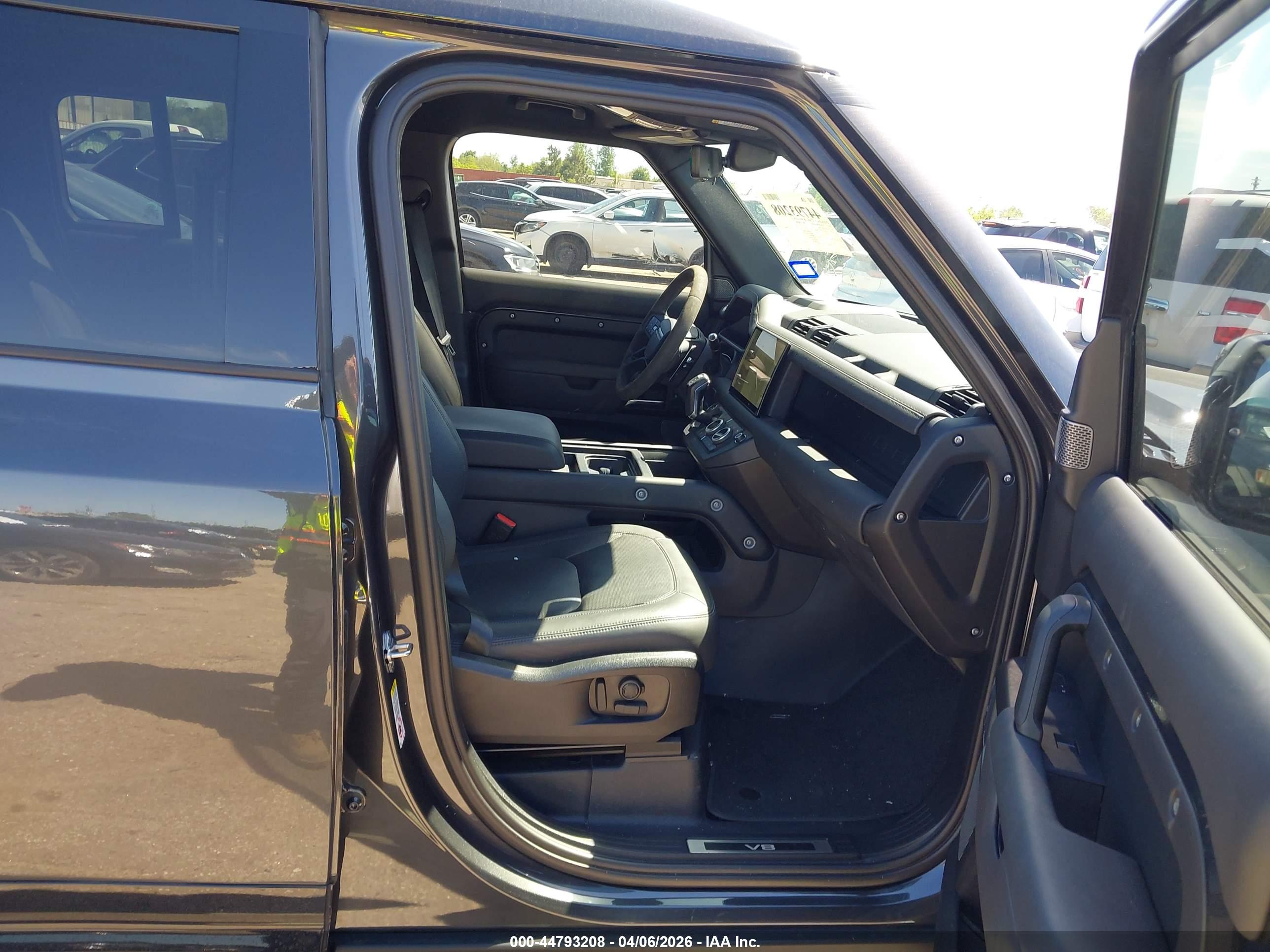 LAND ROVER image 5