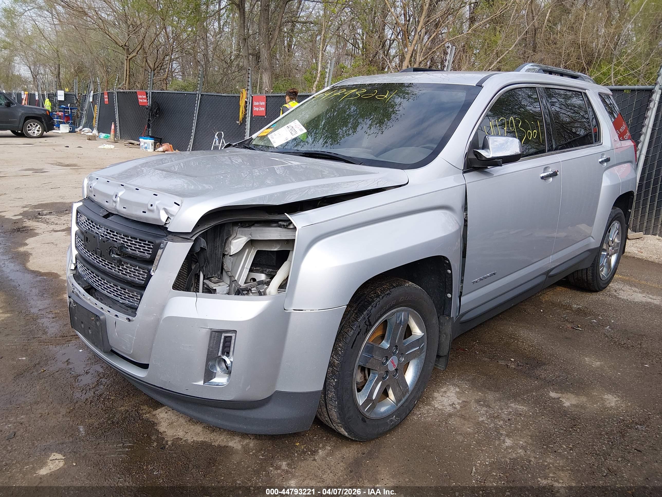 GMC TERRAIN image 2