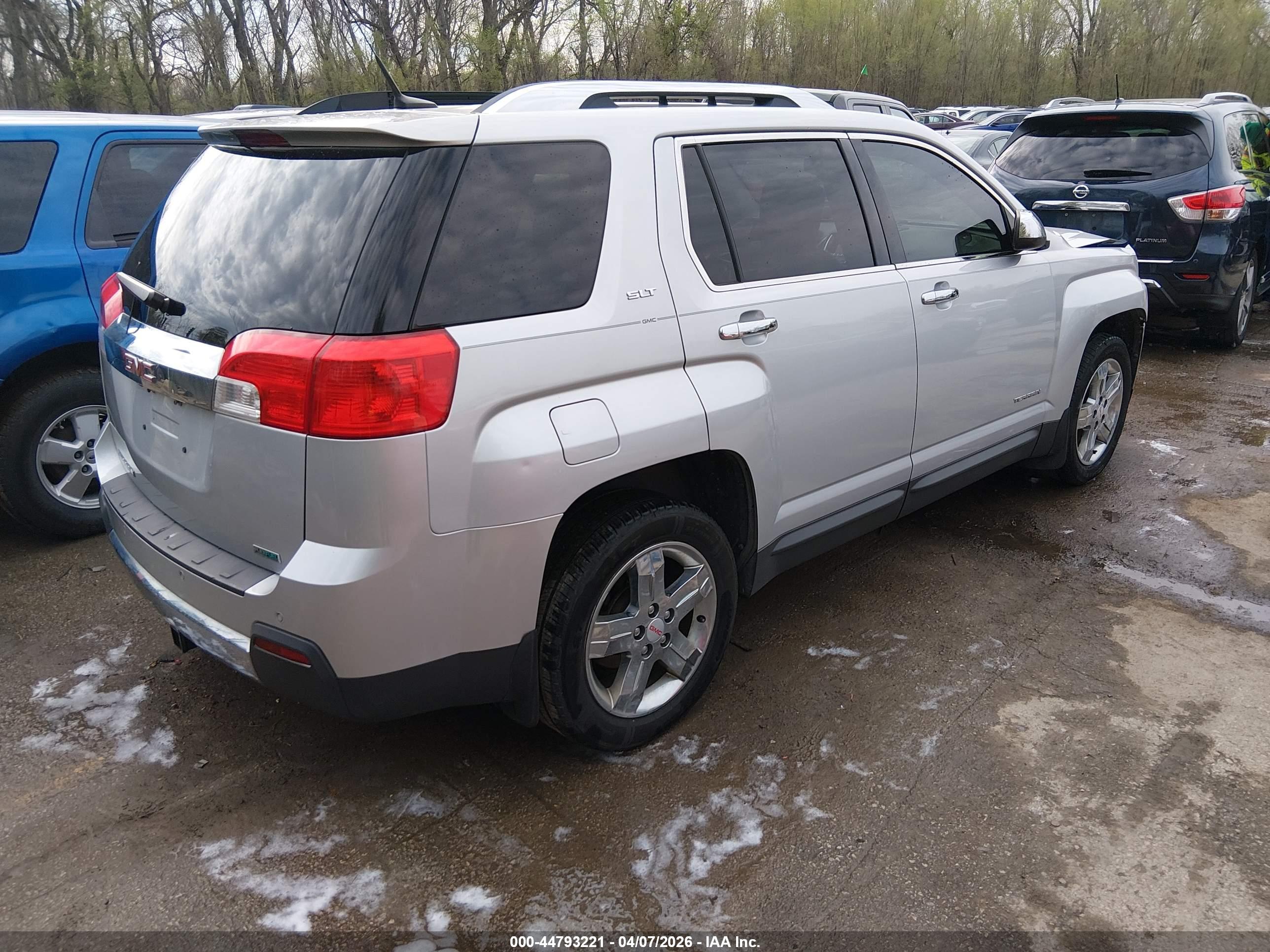 GMC TERRAIN image 4