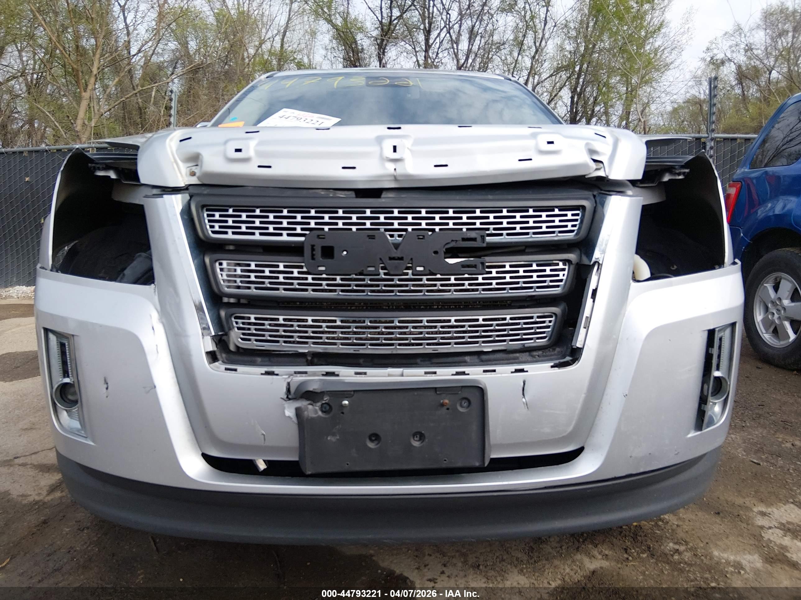 GMC TERRAIN image 6